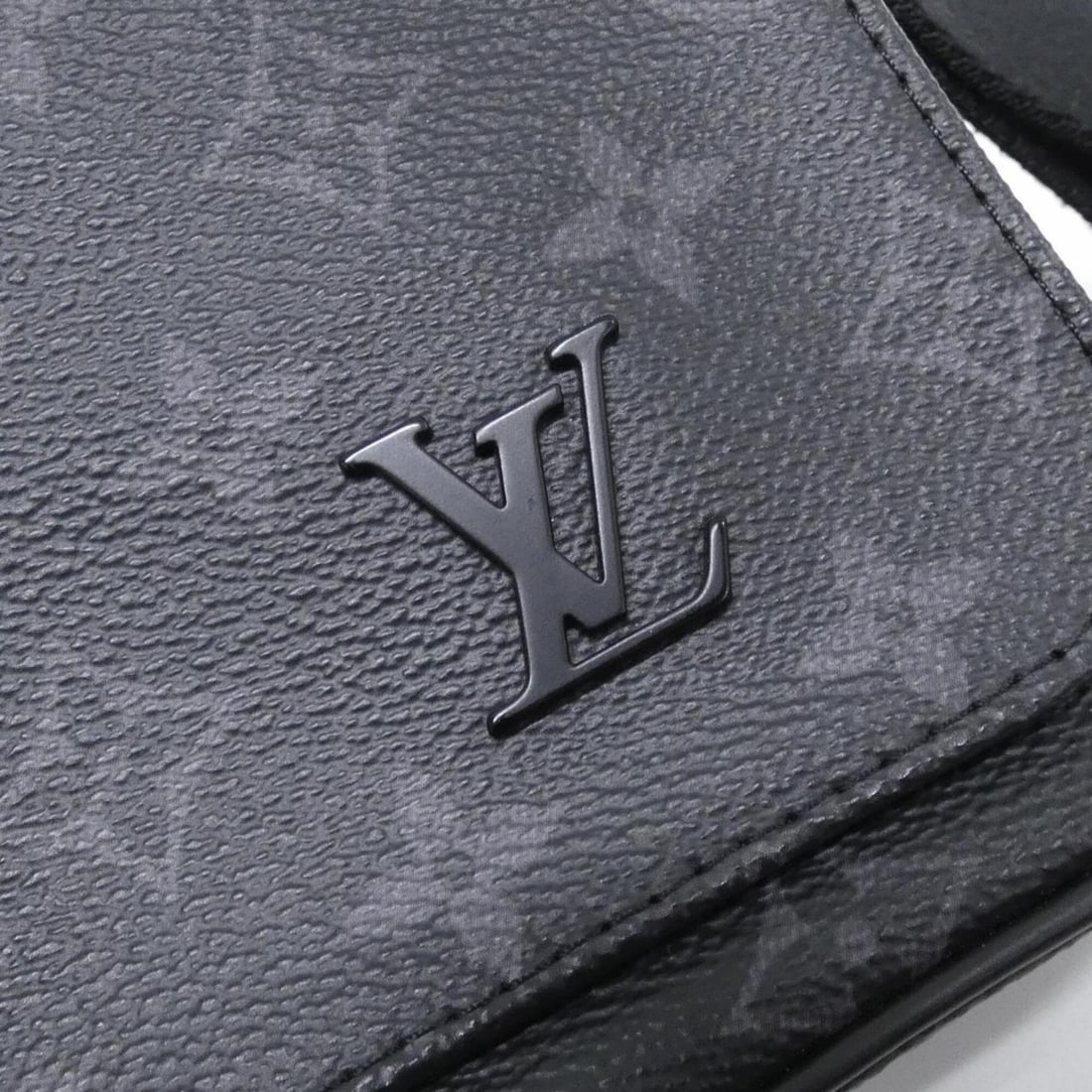 Louis Vuitton Monogram Eclipse District PM M45272 Shoulder Bag - 6
