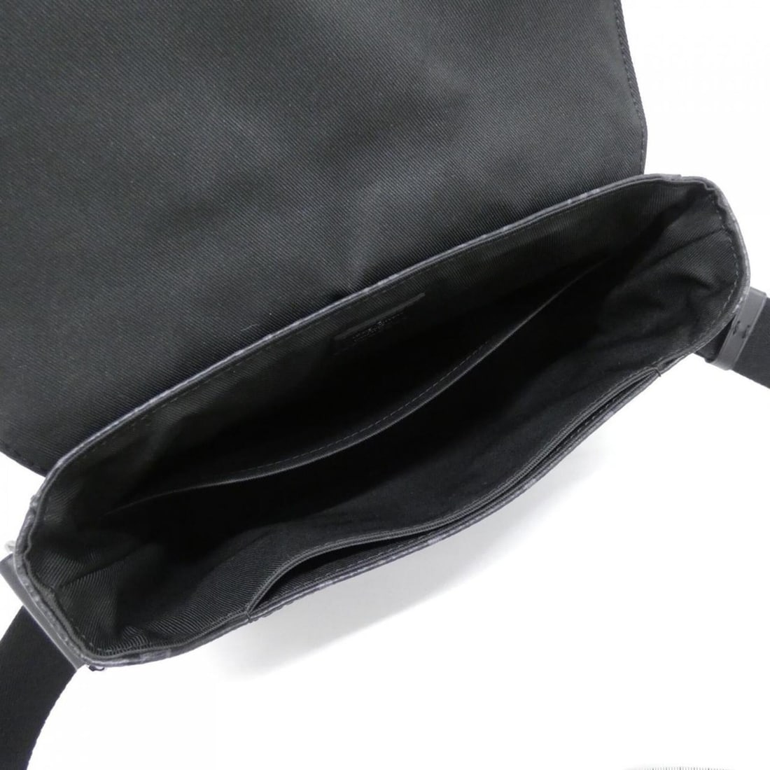 Louis Vuitton Monogram Eclipse District PM M45272 Shoulder Bag - 7