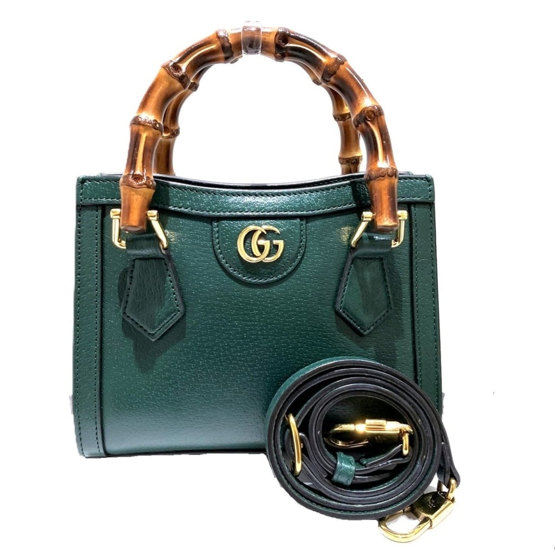 Gucci Diana handbag, bamboo leather, 702732: --- Catalog ---Category: SizeSize (HxWxD): 16cm x 20cm x 9.5cm / 6.29'' x 7.87'' x 3.74''Strap Length: 93cm - 108cm / 36.61'' - 42.51''Handle Length: 18cm / 7.08''Category: DesignType: HandbagColor: