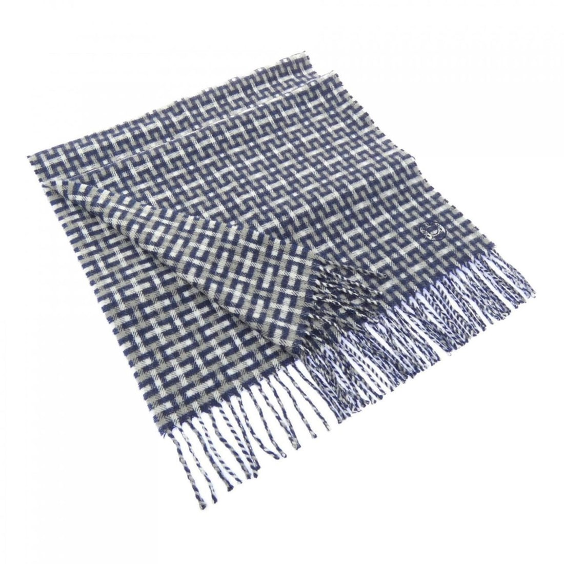 Hermes H Ecosé H394083T Scarf: --- Catalog ---Category: SizeSize (LxW): 1.6m x 40cm / 62.99'' x 15.74''Category: DesignType: StoleColor: Gray, NavyGender: MenMaterial: Cashmere 100%Category: GeneralBrand: HermesModel: H394083T---