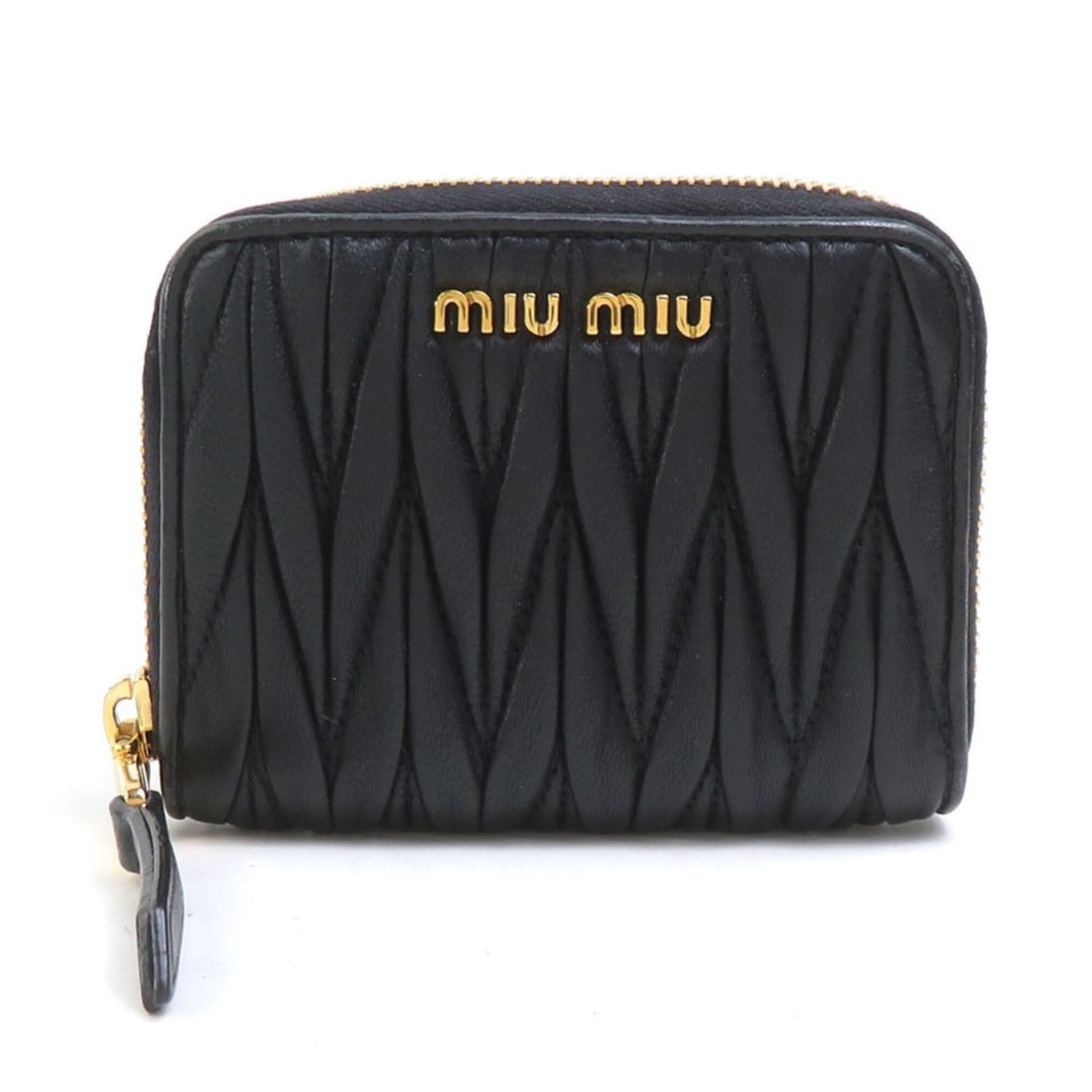 Miu Miu Miu wallet/coin purse, Matelassé leather, black, women's, 5MC208 r11320k: --- Catalog ---Category: SizeSize (HxWxD): 8cm x 10.5cm x 2cm / 3.14'' x 4.13'' x 0.78''Category: DesignType: Coin purse/coin caseColor: BlackGender: WomenMaterial: Leather Category: GeneralMPN: