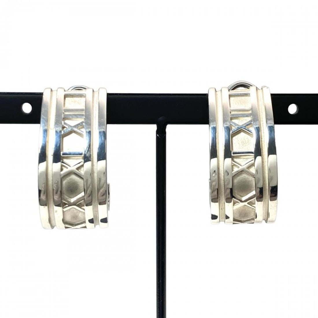 Tiffany & Co. Atlas Hoop Earrings, SV925, 19.2g, Silver, Men's Women's.: --- Catalog ---Category: SizeSize (HxWxD): 26.00mm x 12.00mm / 1.02'' x 0.47''Category: DesignType: Stud earringsGender: Men,WomenMaterial: Silver 925Category: GeneralBrand: TiffanyCountry of Origin: 