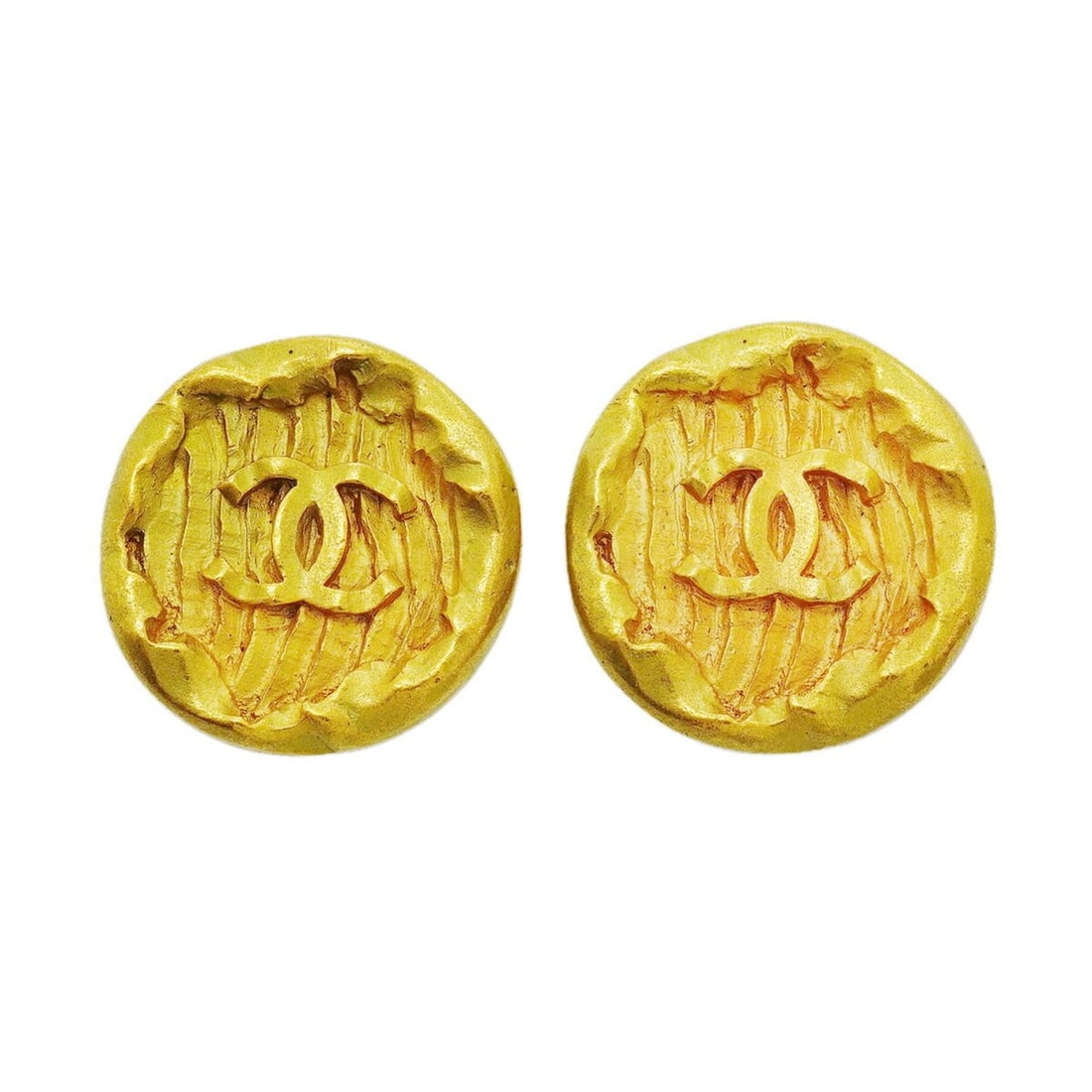 Chanel earrings, Coco Mark, GP plated, gold, women's.: --- Catalog ---Category: SizeSize (HxWxD): 26.10mm x 26.00mm / 1.03'' x 1.02''Category: DesignType: Clip earringsColor: GoldGender: WomenMaterial: Gold platingCategory: GeneralBrand: Chanel--- Item Li