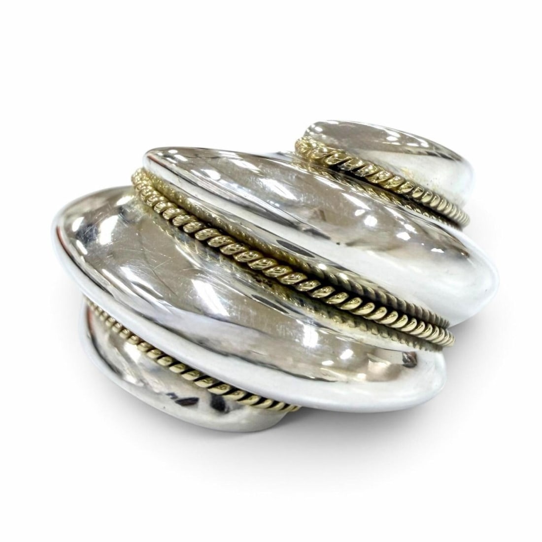 TIFFANY&Co. Tiffany Twist Rope Ring 925 750 (YG) Silver Yellow Gold Weight 5.2g Women's: --- Catalog ---Category: SizeJP Size: 10US Size: 5.5Category: DesignType: Band ringColor: Silver, Yellow goldGender: WomenMaterial: Silver 925, Yellow gold (18K)Category: GeneralBrand: Tiffany--- Item
