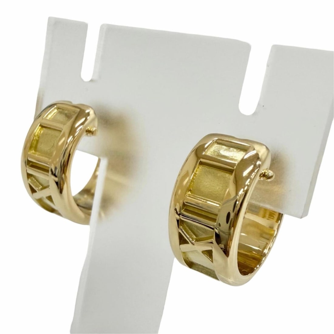 TIFFANY&Co. Tiffany Atlas Hoop Earrings, Pair, 750 (YG) Yellow Gold, Made in Italy, Weight 10.69g,: --- Catalog ---Category: SizeSize (HxWxD): 14.00mm x 15.00mm / 0.55'' x 0.59''Category: DesignType: Hoop earringsColor: Yellow goldGender: WomenMaterial: Yellow gold (18K)Category: GeneralBrand: Tiffa