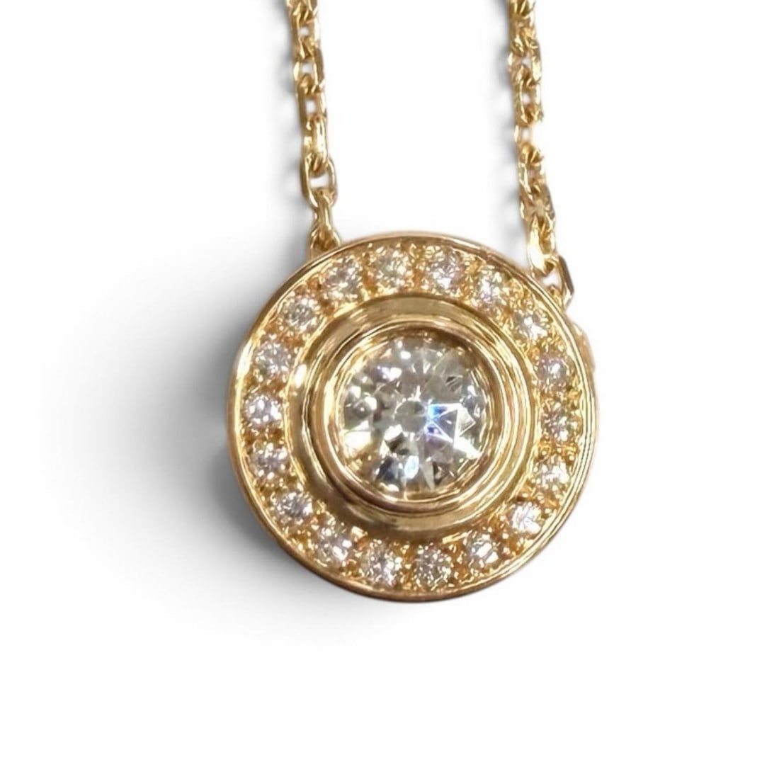 Cartier N7412300 Damour Pendant Brilliant Cut Diamond Pavé Setting 750 (PG) Purchased May 2020: --- Catalog ---Category: SizePendant Size: 8mm / 0.31''Neck Circumference: 38 cm - 41 cm / 14.96'' - 16.14''Category: DesignColor: Pink goldStone: DiamondGender: WomenMaterial: Pink gold (18K)Necklace
