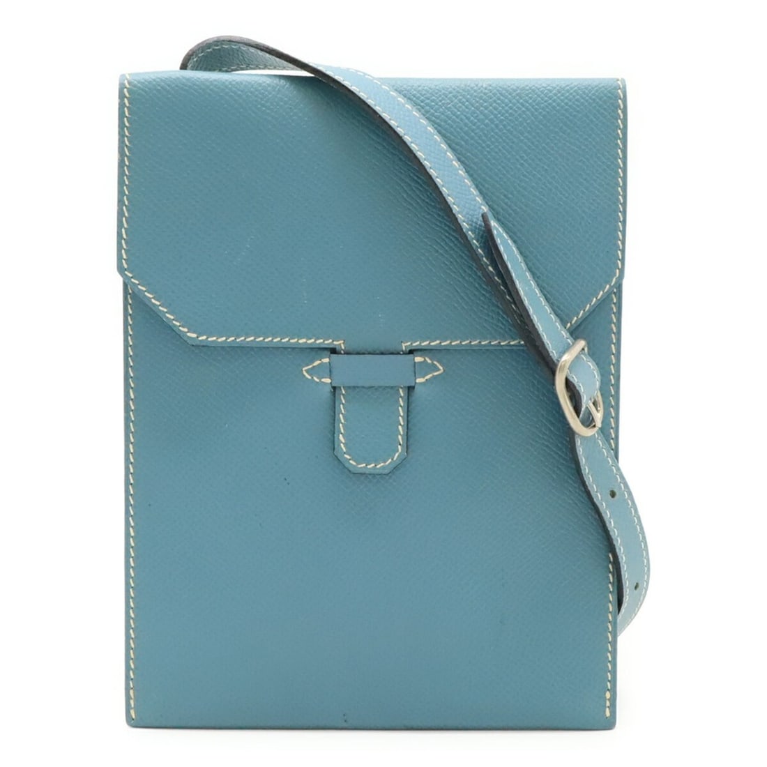HERMES Amelie Shoulder Bag Pochette Courchevel Leather Blue Jean Light ?D Stamp: --- Catalog ---Category: SizeSize (HxWxD): 18.5cm x 14cm / 7.28'' x 5.51''Category: DesignType: Pochette, Shoulder bagColor: Light blueGender: WomenMaterial: Leather Category: GeneralBrand: HermesCoun