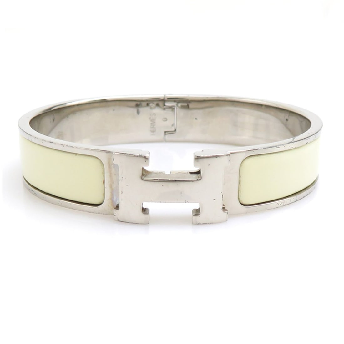 Hermes HERMES Bangle Bracelet Clic Clack H Metal Enamel Silver Off-White Women's e61915a: --- Catalog ---Category: SizeLength: 15.6cm / 6.14''Category: DesignType: BangleColor: Off-white, SilverGender: WomenMaterial: Enamel, MetalCategory: GeneralBrand: Hermes--- Item List ---Section: Cond