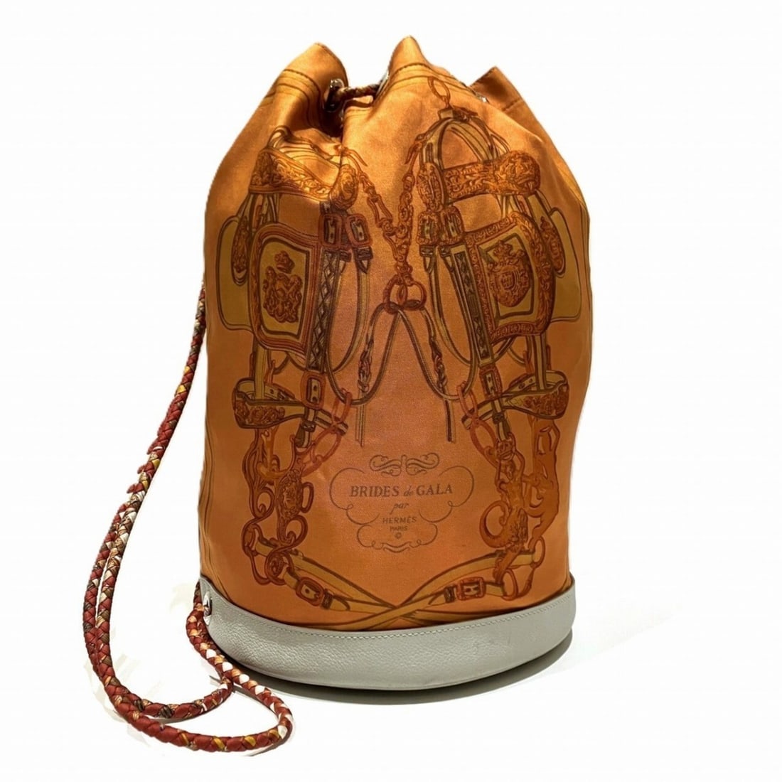 Hermes Socuir 22 Shoulder Bag, Silk Leather: --- Catalog ---Category: SizeSize (HxWxD): 33cm x 22cm x 22cm / 12.99'' x 8.66'' x 8.66''Strap Length: 76cm / 29.92''Category: DesignType: Shoulder bagColor: OrangeGender: WomenMaterial: Silk , Leathe