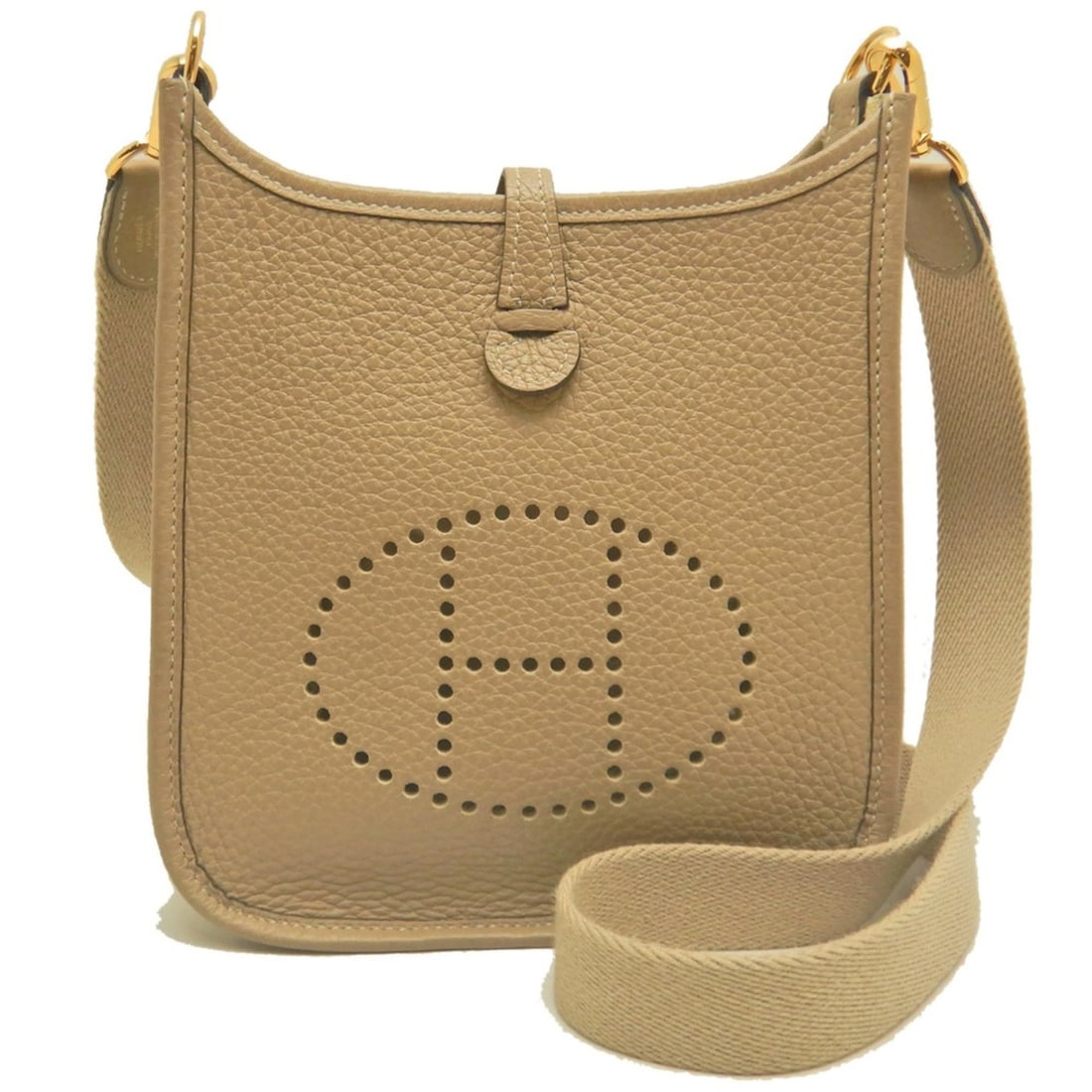 HERMES Evelyne TPM Shoulder Bag, Taurillon Clemence Leather, Trench Style, Women's, 254255: --- Catalog ---Category: SizeSize (HxWxD): 19cm x 17cm x 5.5cm / 7.48'' x 6.69'' x 2.16''Category: DesignType: Shoulder bagColor: BrownGender: WomenMaterial: Taurillon clemence leather Category: Gener