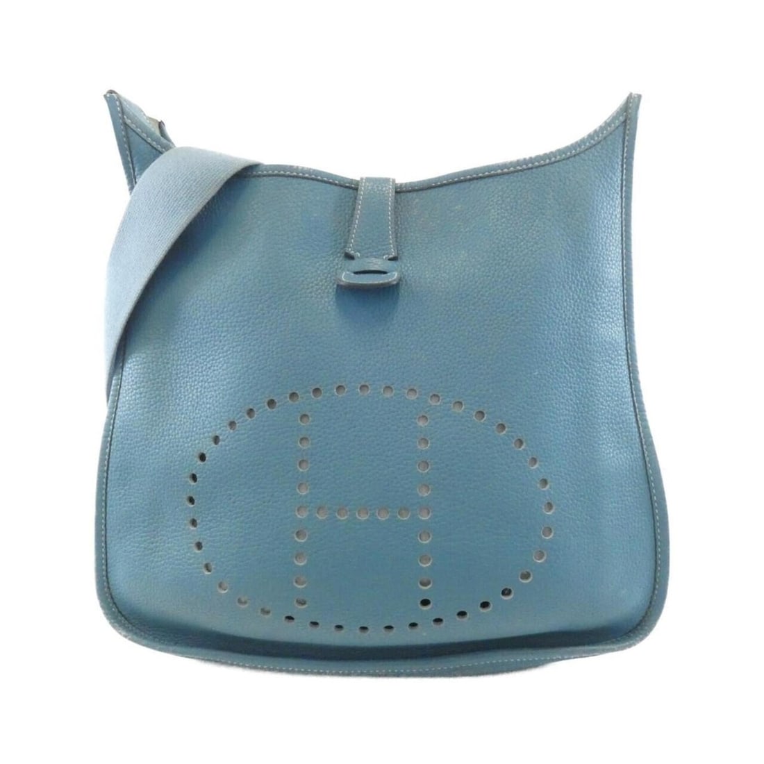 Hermes Evelyne II GM 043760CK Shoulder Bag: --- Catalog ---Category: SizeSize (HxWxD): 32cm x 30cm x 9cm / 12.59'' x 11.81'' x 3.54''Category: DesignType: Shoulder bagColor: Blue jeanGender: WomenMaterial: Taurillon clemence leather Category: G