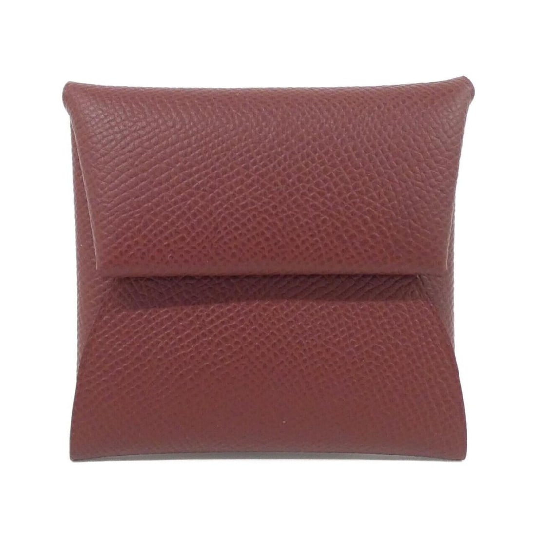 Hermes Bastia 041054CK Wallet/Coin Case: --- Catalog ---Category: SizeSize (HxWxD): 8cm x 8.5cm x 1.5cm / 3.14'' x 3.34'' x 0.59''Category: DesignType: Coin purse/coin caseColor: Rouge HGender: Women,MenMaterial: Epsom leather Category: Gene