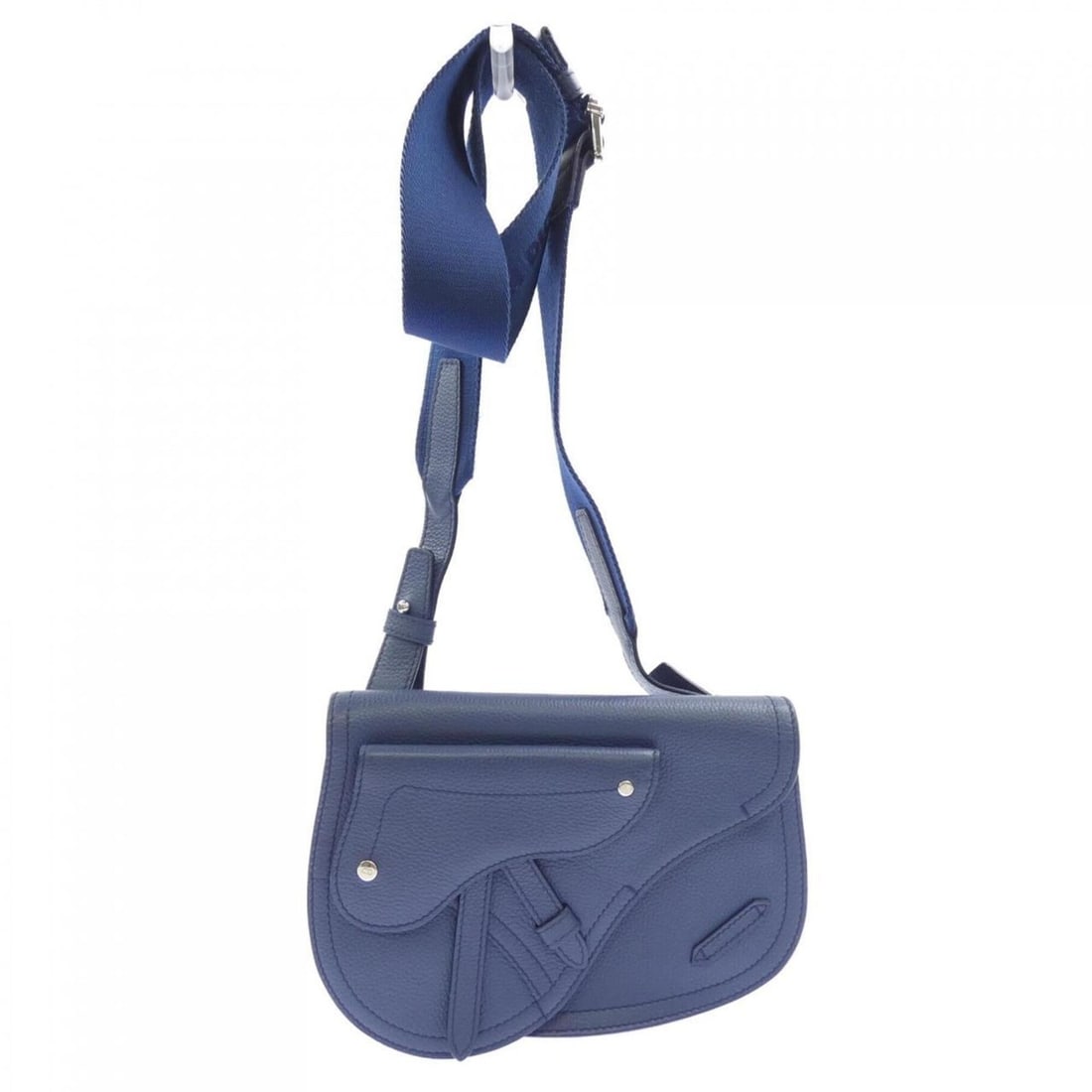 Christian Dior Dior SADDLE handbag: --- Catalog ---Category: SizeSize (HxWxD): 16cm x 23cm x 5cm / 6.29'' x 9.05'' x 1.96''Category: DesignType: HandbagColor: NavyGender: MenCategory: GeneralBrand: Christian Dior--- Item List ---Section