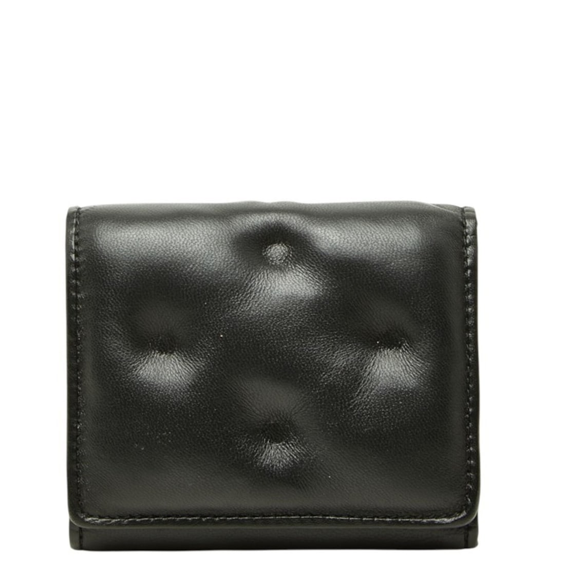 Maison Margiela Martin Margiela Maison Glam Slam Tri-fold Wallet Black Leather Women's MARTIN: --- Catalog ---Category: SizeSize (HxWxD): 9cm x 10.5cm x 2cm / 3.54'' x 4.13'' x 0.78''Category: DesignType: Wallet (tri-fold)Color: BlackGender: WomenClosure: Button, Snap fastenerMaterial: Leather 