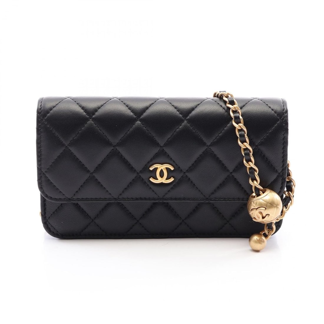 Chanel Matelassé Shoulder Bag/Handbag, Lambskin Leather, Women's, Black (AP3071): --- Catalog ---Category: SizeSize (HxWxD): 10cm x 17cm x 4cm / 3.93'' x 6.69'' x 1.57''Category: DesignType: Shoulder bagColor: BlackGender: WomenMaterial: Leather Category: GeneralBrand: Chanel--- It