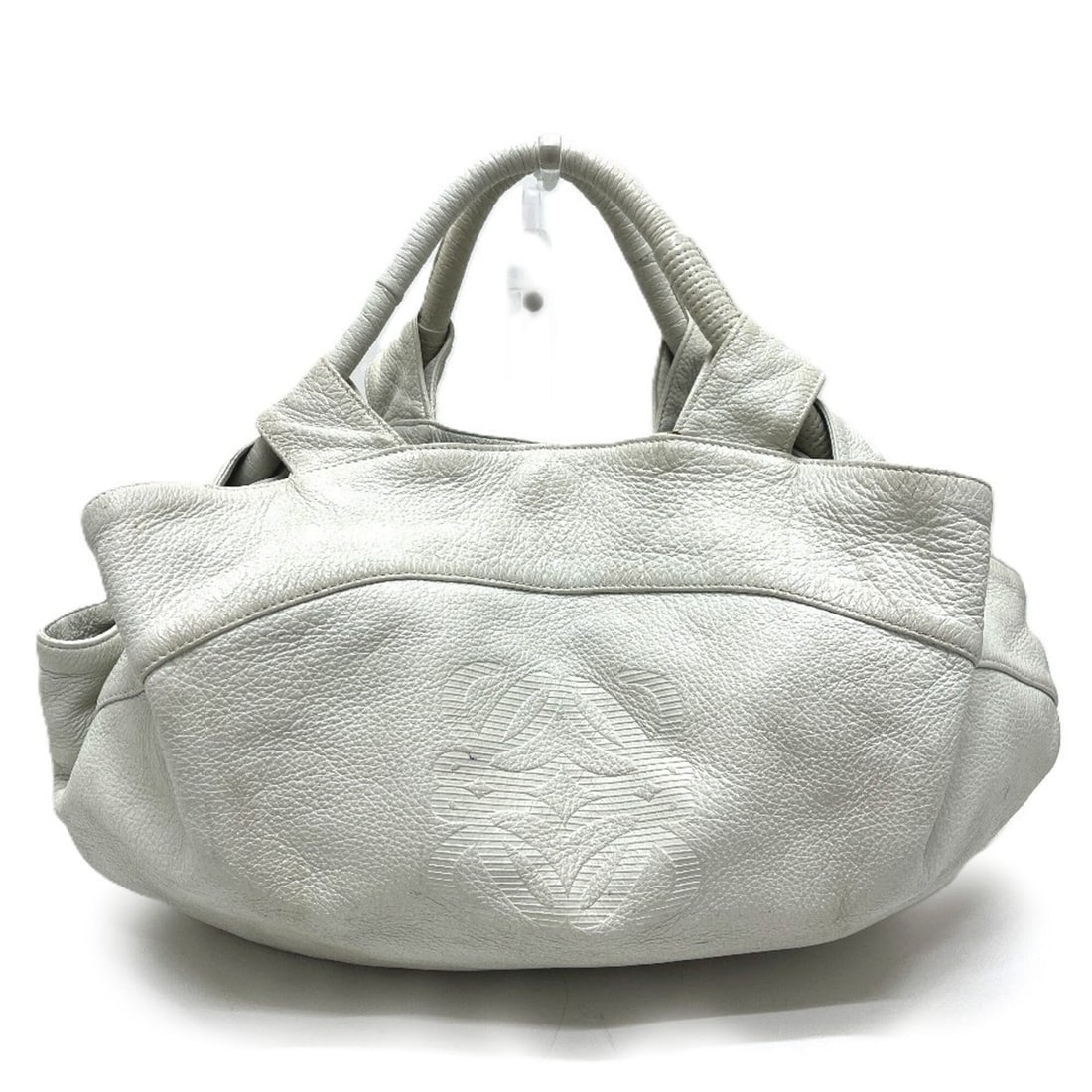 LOEWE Anagram Nappa Aire Tote Bag Leather Handbag for Women White: --- Catalog ---Category: SizeSize (HxWxD): 34.5cm x 52cm x 15.5cm / 13.58'' x 20.47'' x 6.1''Category: DesignType: Handbag, Tote bagColor: WhiteGender: WomenMaterial: Leather Category: GeneralBrand: L