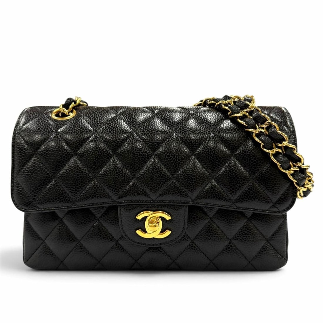 CHANEL A01113 Matelassé 23 Caviar Skin Random Serial Number Coco Mark Double Chain Shoulder Bag: --- Catalog ---Category: SizeSize (HxWxD): 14cm x 23cm x 6cm / 5.51'' x 9.05'' x 2.36''Category: DesignType: Shoulder bagColor: BlackGender: WomenMaterial: Grained Calfskin Hardware Color: GoldCategor
