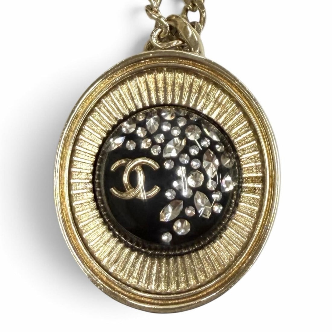 CHANEL D21B Coco Mark Rhinestone Chain Necklace Pendant Gold Black Made in France Women's: --- Catalog ---Category: SizePendant Size: 45mm x 35mm / 1.77'' x 1.37''Neck Circumference: 74 cm - 78 cm / 29.13'' - 30.7''Category: DesignColor: Black, GoldGender: WomenPendant Type: PendantNecklace