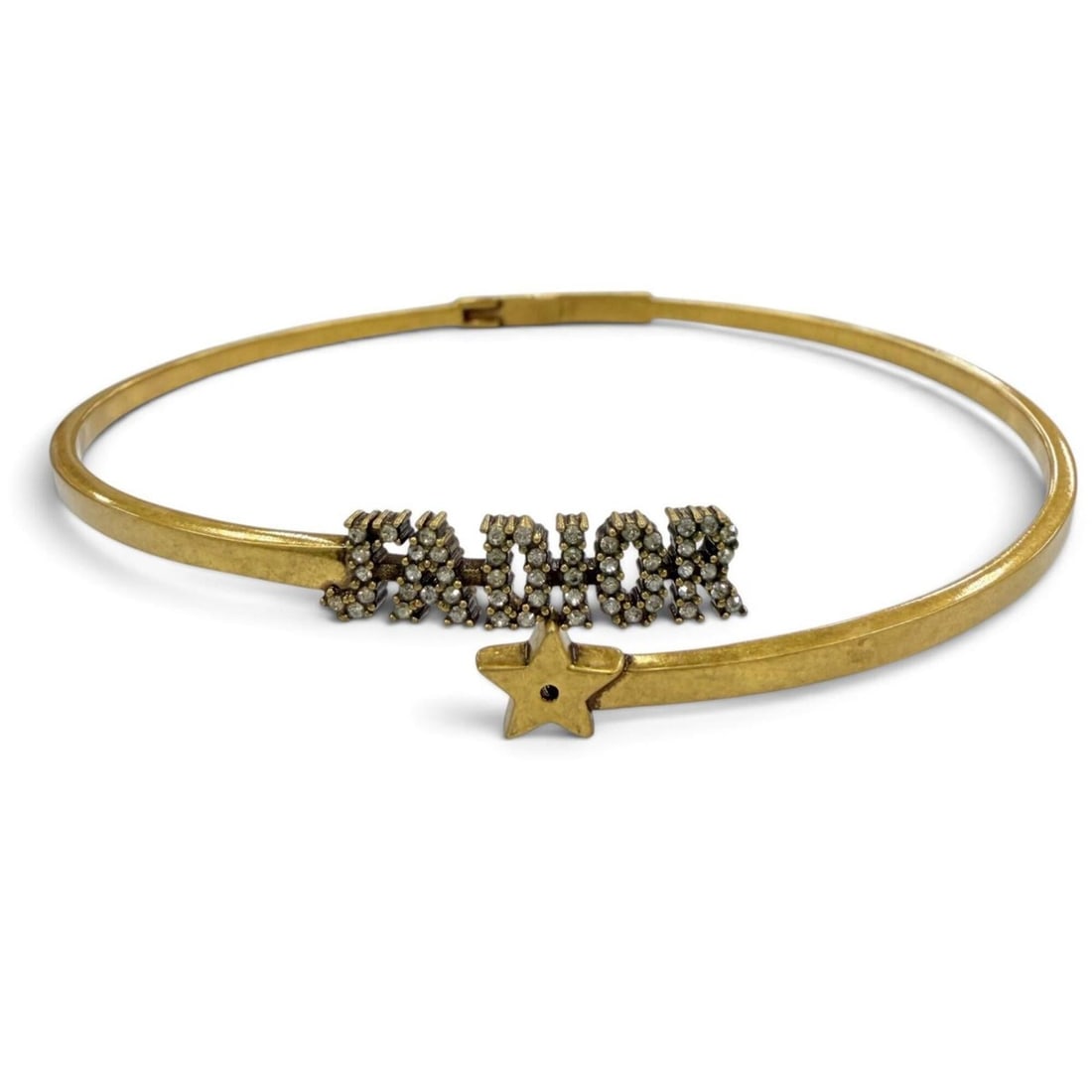 Christian Dior DIOR JADIOR Metal Logo Rhinestone Star Choker Necklace Gold Women's Accessory: --- Catalog ---Category: SizePendant Size: 8mm x 30mm / 0.31'' x 1.18''Neck Circumference: 31 cm / 12.2''Category: DesignColor: GoldGender: WomenMaterial: MetalNecklace Type: ChokerCategory: GeneralBr
