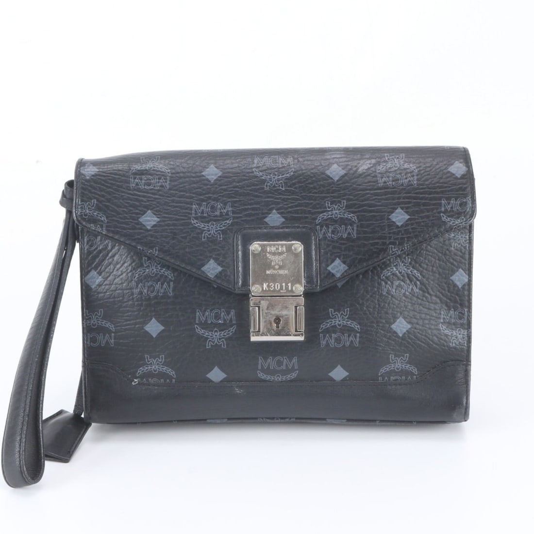 MCM Visetos Leather Second Bag Clutch Pouch for Men: --- Catalog ---Category: SizeSize (HxWxD): 16cm x 24cm x 7cm / 6.29'' x 9.44'' x 2.75''Category: DesignType: Clutch bag, PouchColor: BlackGender: MenMaterial: Leather , Coated canvas Category: General