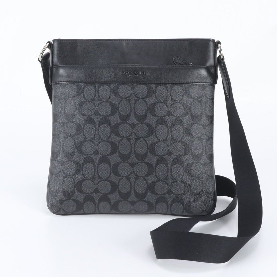 Coach Signature F54781 Leather Shoulder Bag Messenger for Men: --- Catalog ---Category: SizeSize (HxWxD): 30cm x 28cm x 2cm / 11.81'' x 11.02'' x 0.78''Category: DesignType: Messenger bag, Shoulder bagColor: Black, GrayGender: MenMaterial: Leather , Coated canvas