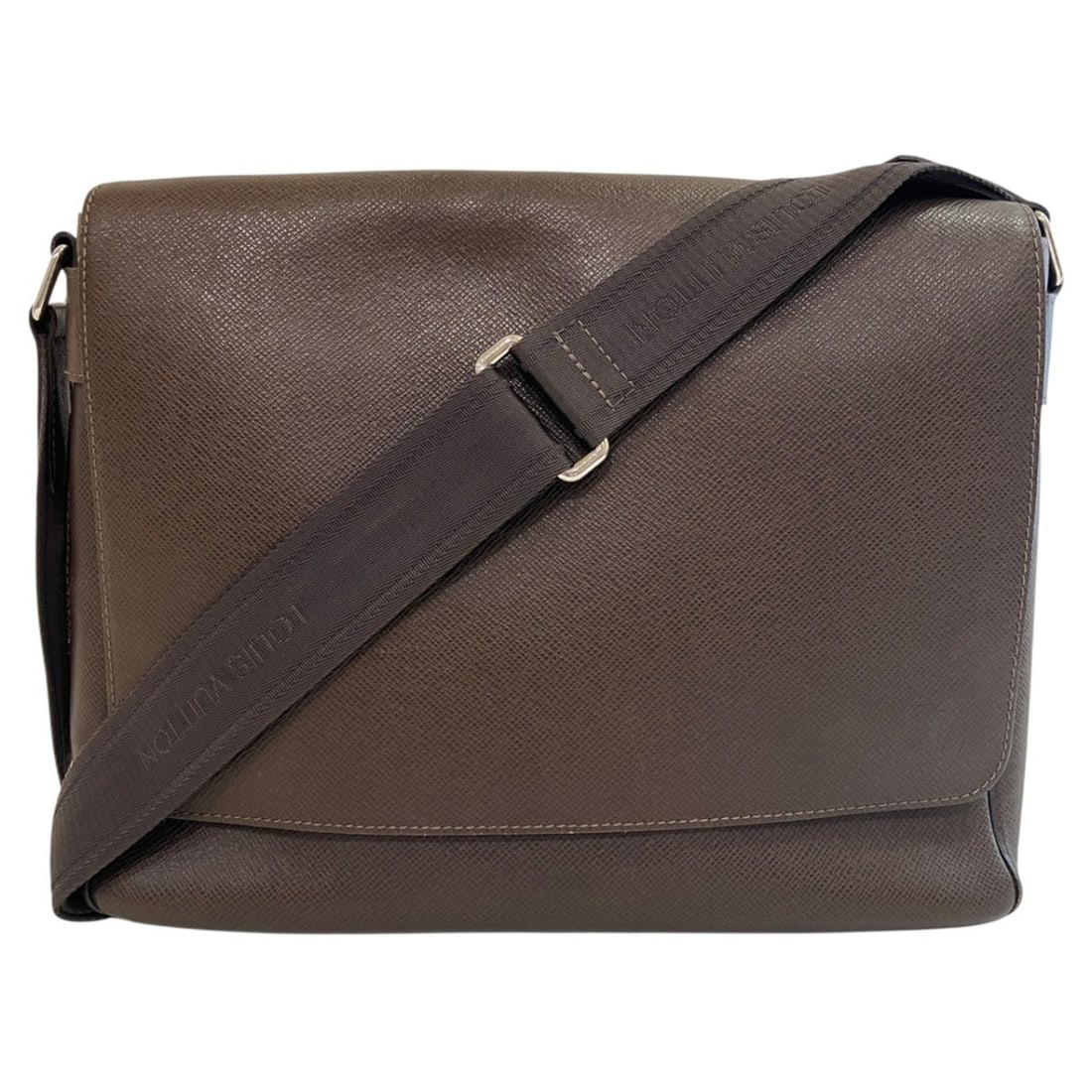 Louis Vuitton Roman MM Messenger Bag, Taiga Leather, M32678: --- Catalog ---Category: SizeSize (HxWxD): 26cm x 33cm x 10cm / 10.23'' x 12.99'' x 3.93''Category: DesignType: Messenger bagColor: GrayGender: MenMaterial: PVC Category: GeneralBrand: Louis Vuitton--