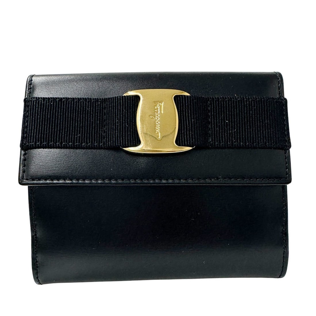Salvatore Ferragamo Ferragamo women's wallet, Vara model, bi-fold leather, black.: --- Catalog ---Category: SizeSize (HxWxD): 9cm x 11cm x 2.5cm / 3.54'' x 4.33'' x 0.98''Category: DesignType: Wallet (bi-fold)Color: BlackGender: WomenMaterial: Leather Category: GeneralBrand: Salvato