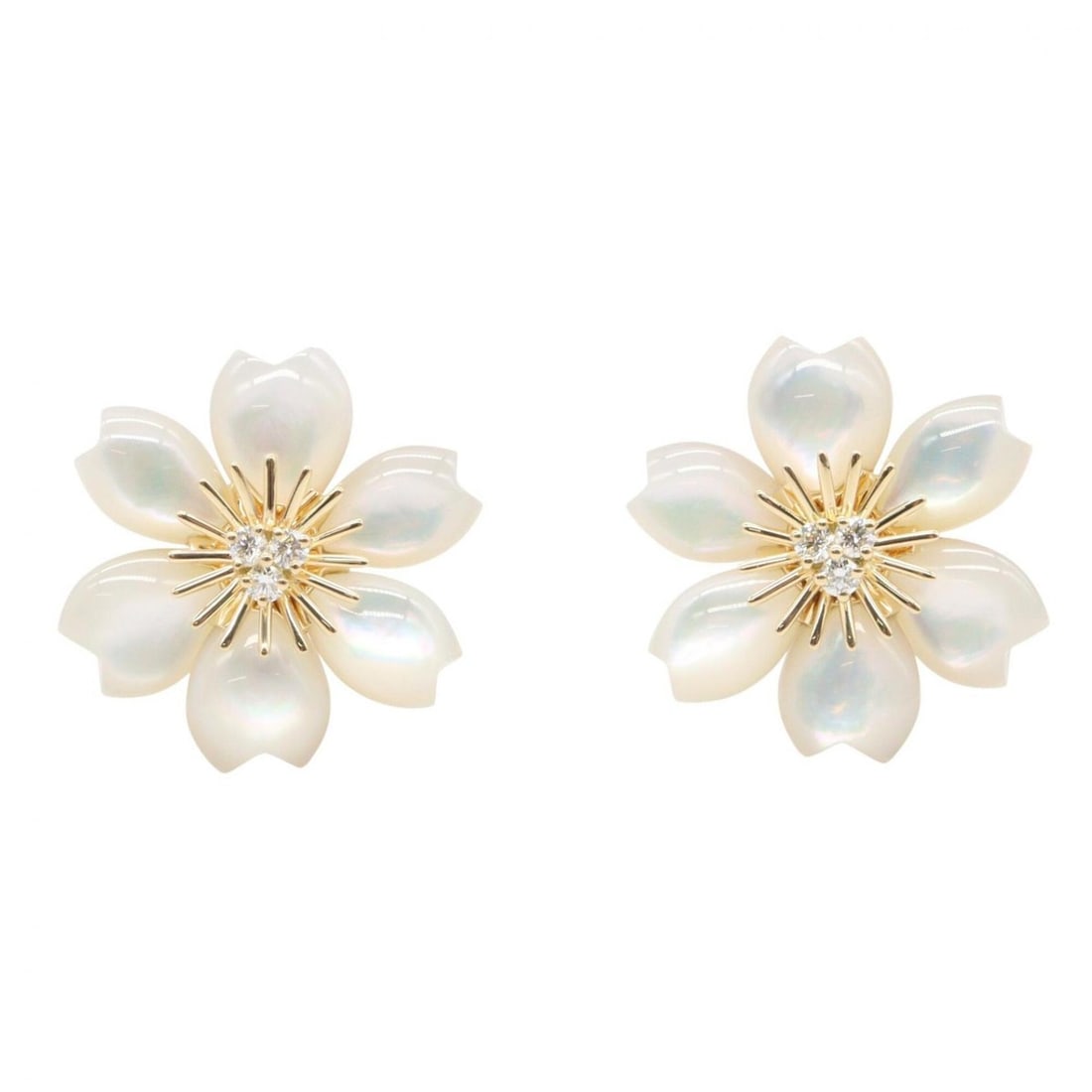 Van Cleef & Arpels Rose de Noël Diamond Mini Earrings, 18K White Gold (18KWG), Mother-of-Pearl,: --- Catalog ---Category: DesignType: Stud earringsColor: Clear, Silver, WhiteGender: WomenMaterial: White gold (18K)Category: GeneralMPN: VCARP7RV00Brand: Van Cleef & Arpels--- Item List ---Section: C