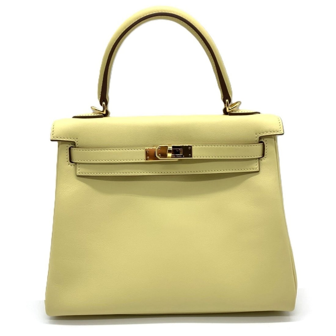Hermes Kelly 25 Handbag Leather Swift Inner Stitching Jaune Poussin HERMES: --- Catalog ---Category: SizeSize (HxWxD): 19cm x 25cm x 10cm / 7.48'' x 9.84'' x 3.93''Handle Length: 23cm / 9.05''Category: DesignType: HandbagGender: WomenClosure: Turn lockMaterial: Swift leather 