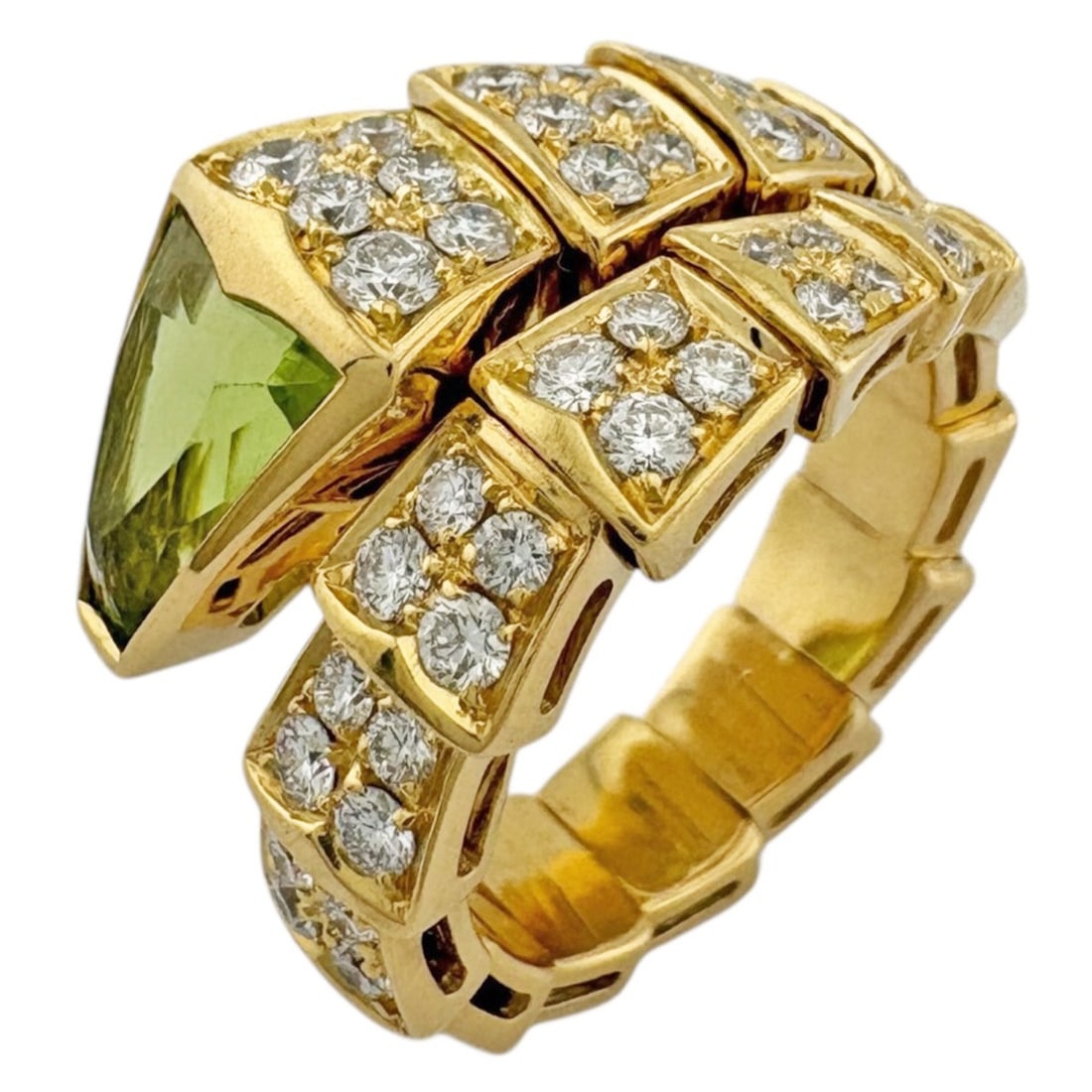 Bulgari Serpenti Viper Ring, 1, 18k Gold, Peridot, Diamond, Women's, BVLGARI, Pre-owned: --- Catalog ---Category: PackNumber in Pack: 1Category: SizeJP Size: 12US Size: 6.5Category: DesignColor: YellowGender: WomenMaterial: Yellow gold (18K)Category: GeneralBrand: Bvlgari--- Item List ---