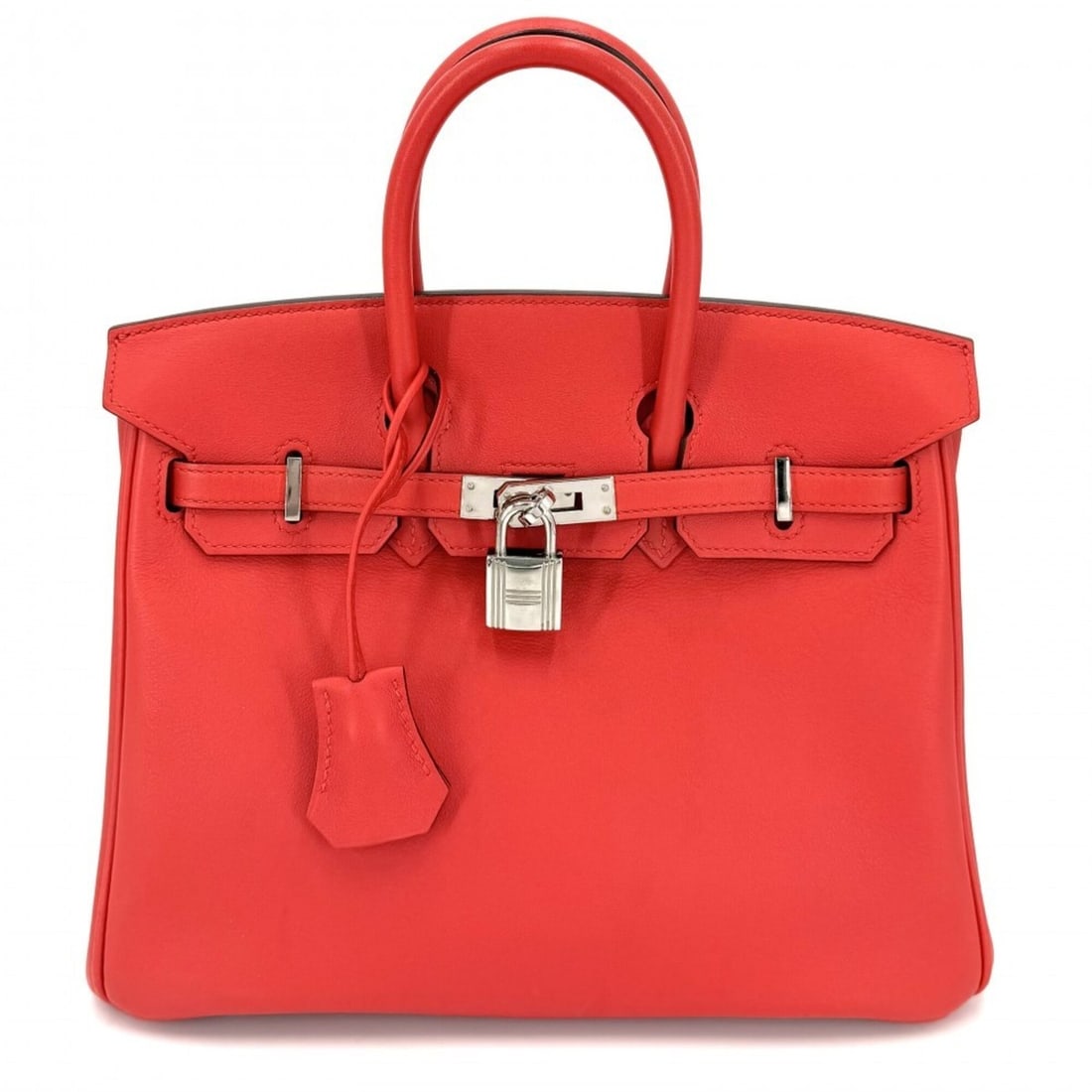 Hermes Birkin 25 handbag for women, internal stitching, HERMES X stamp, Swift leather, red, silver: --- Catalog ---Category: SizeSize (HxWxD): 18cm x 25cm x 13cm / 7.08'' x 9.84'' x 5.11''Category: DesignType: HandbagColor: Red colorGender: WomenMaterial: Swift leather Category: GeneralBrand: Hermes