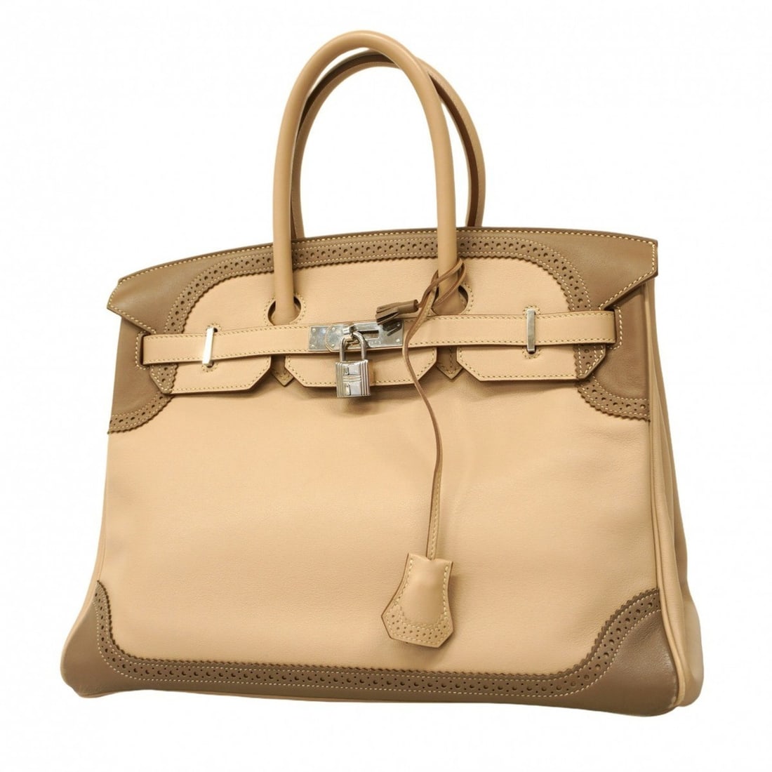 Hermes handbag Birkin 35 Gillies Swift Argile Etoupe Q engraved ladies: --- Catalog ---Category: SizeSize (HxWxD): 25cm x 35cm x 18cm / 9.84'' x 13.77'' x 7.08''Category: DesignType: HandbagColor: Argile, Etoupe grayGender: WomenMaterial: Swift leather Hardware Color: Sil