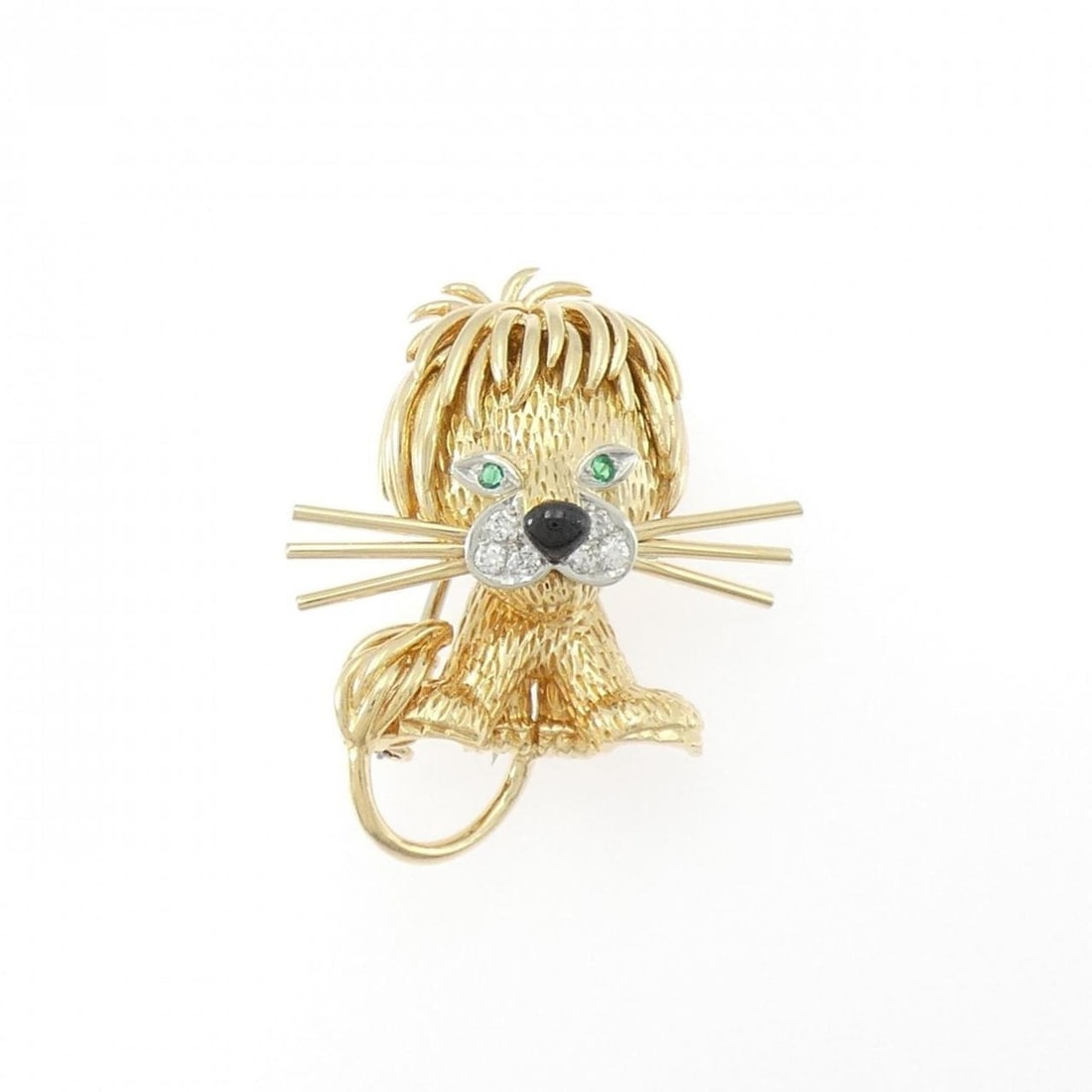 Van Cleef & Arpels colored stone brooch: --- Catalog ---Category: SizeSize (HxWxD): 3.41cm x 2.84cm / 1.34'' x 1.11''Category: DesignType: BroochColor: White gold, Yellow goldStone: Color stone, Diamond, EmeraldGender: WomenMaterial: Enamel,