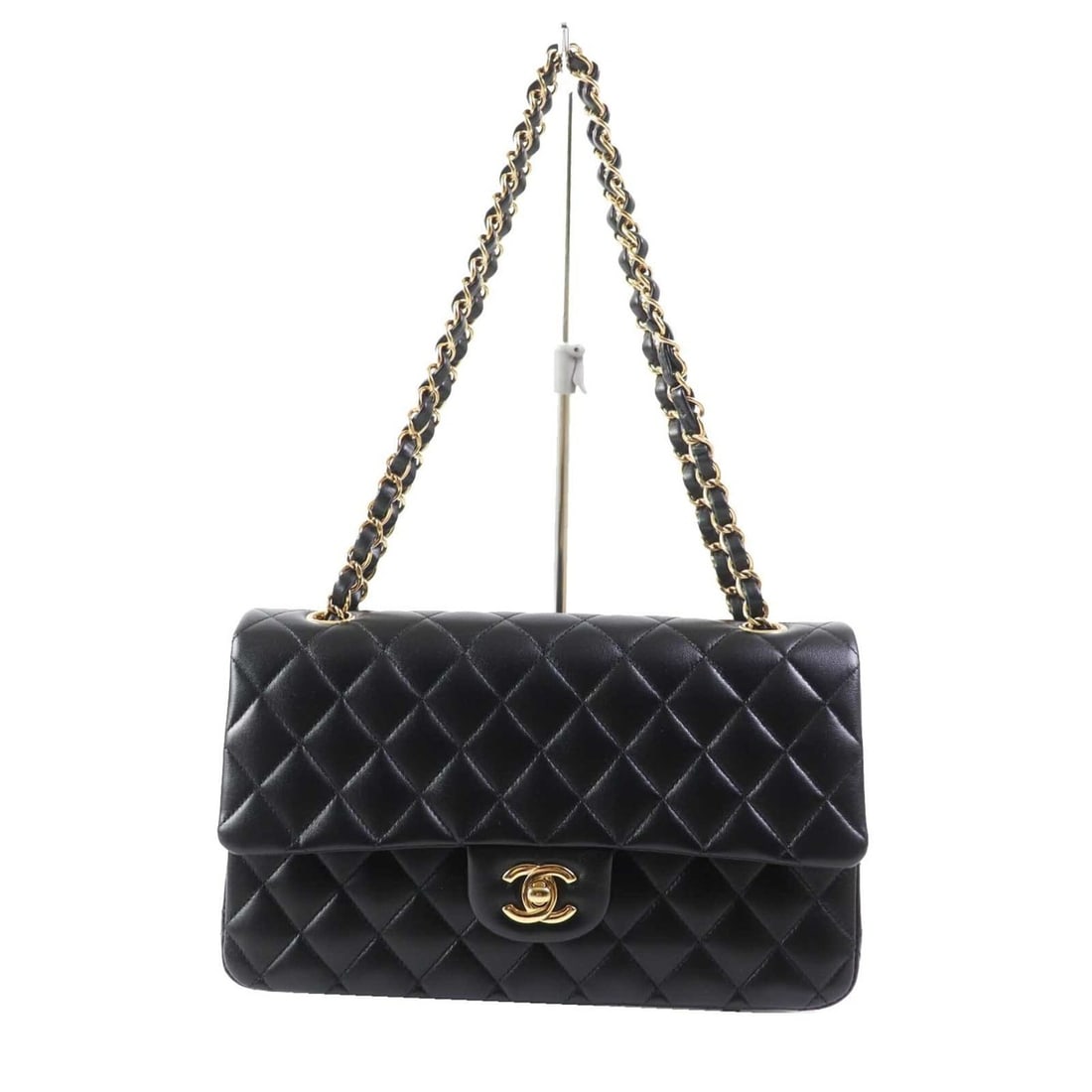 CHANEL A01112 Matelassé 25 Lambskin Shoulder Bag, Random Serial Number, Double Flap, Chain, Black: --- Catalog ---Category: SizeSize (HxWxD): 15cm x 25cm x 6cm / 5.9'' x 9.84'' x 2.36''Category: DesignType: Shoulder bagColor: BlackGender: WomenMaterial: Leather Category: GeneralBrand: ChanelCountry