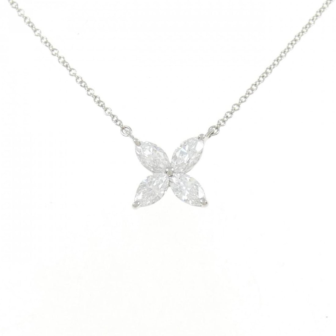 Tiffany Victoria Large Necklace: --- Catalog ---Category: SizePendant Size: 9.7mm x 10mm / 0.38'' x 0.39''Neck Circumference: 41 cm / 16.14''Category: DesignStone: DiamondGender: WomenMaterial: PlatinumPendant Type: PendantNecklace