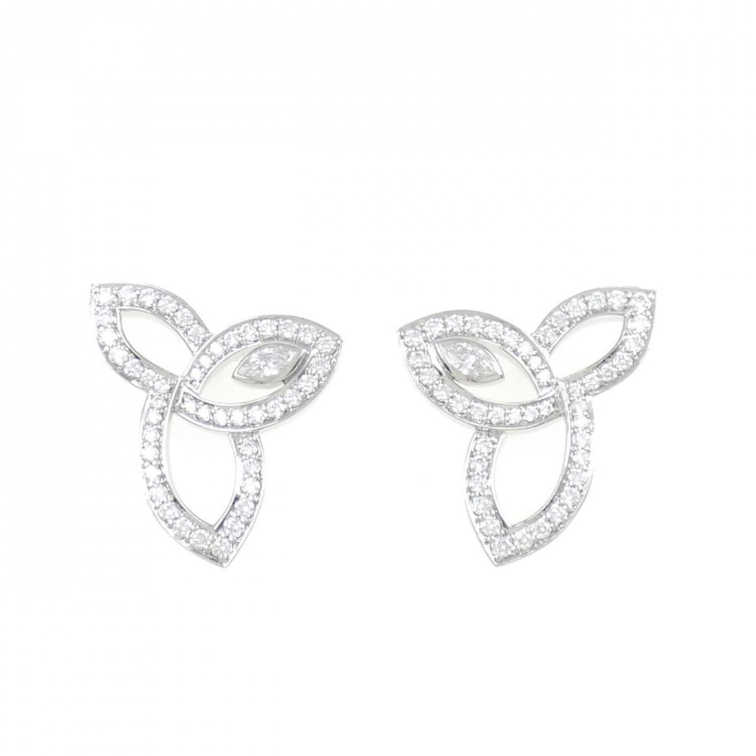 Harry Winston Lily Cluster Earrings: --- Catalog ---Category: SizeSize (HxWxD): 17.00mm x 16.70mm / 0.67'' x 0.66''Category: DesignType: Stud earringsColor: PlatinumStone: DiamondGender: WomenMaterial: PlatinumCategory: GeneralBrand: