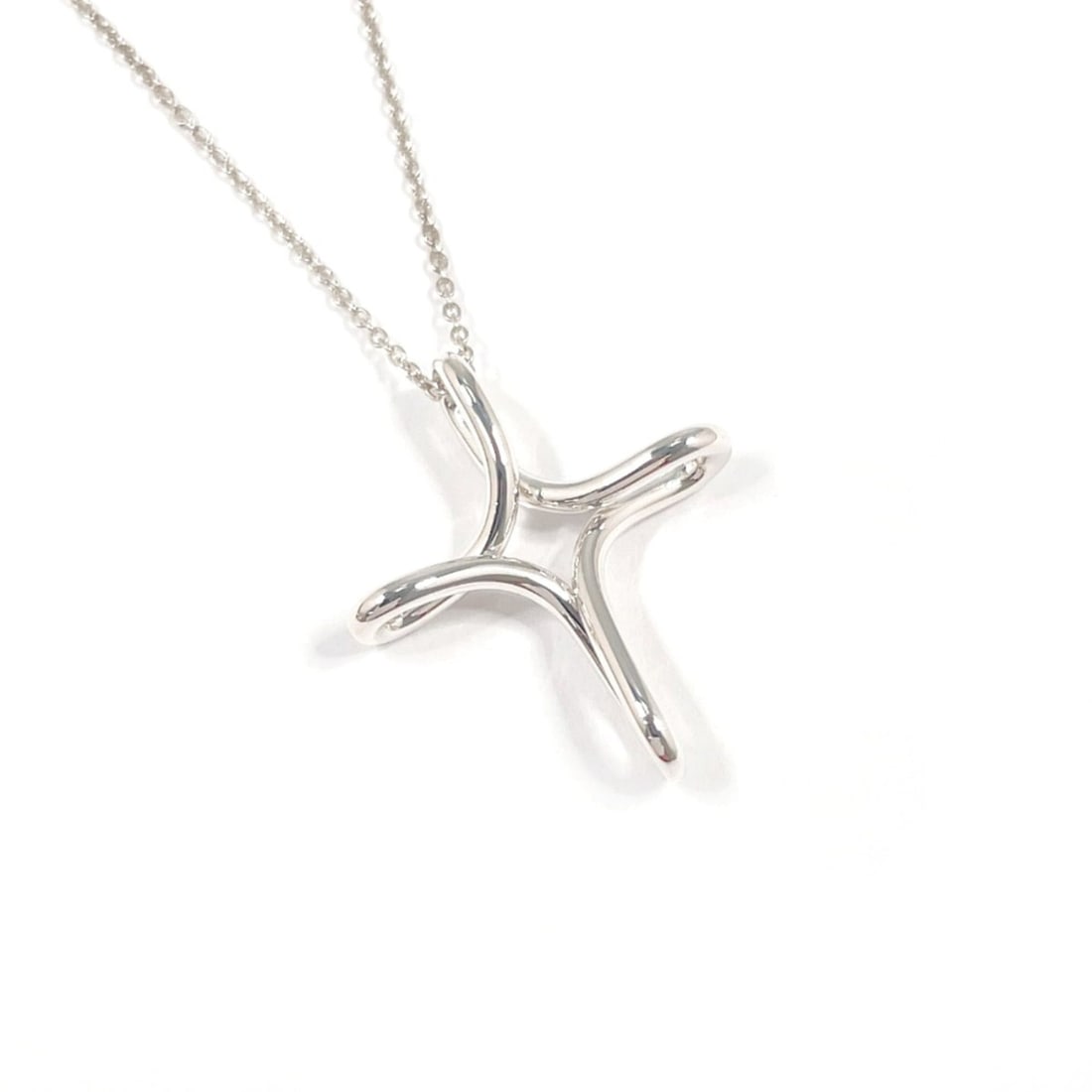 TIFFANY&Co. Tiffany Infinity Cross Elsa Peretti Necklace, Sterling Silver 925, Women's: --- Catalog ---Category: SizePendant Size: 24.9mm x 21.4mm / 0.98'' x 0.84''Neck Circumference: 41 cm / 16.14''Category: DesignColor: SilverGender: WomenMaterial: Silver 925Necklace Type: NecklaceCate