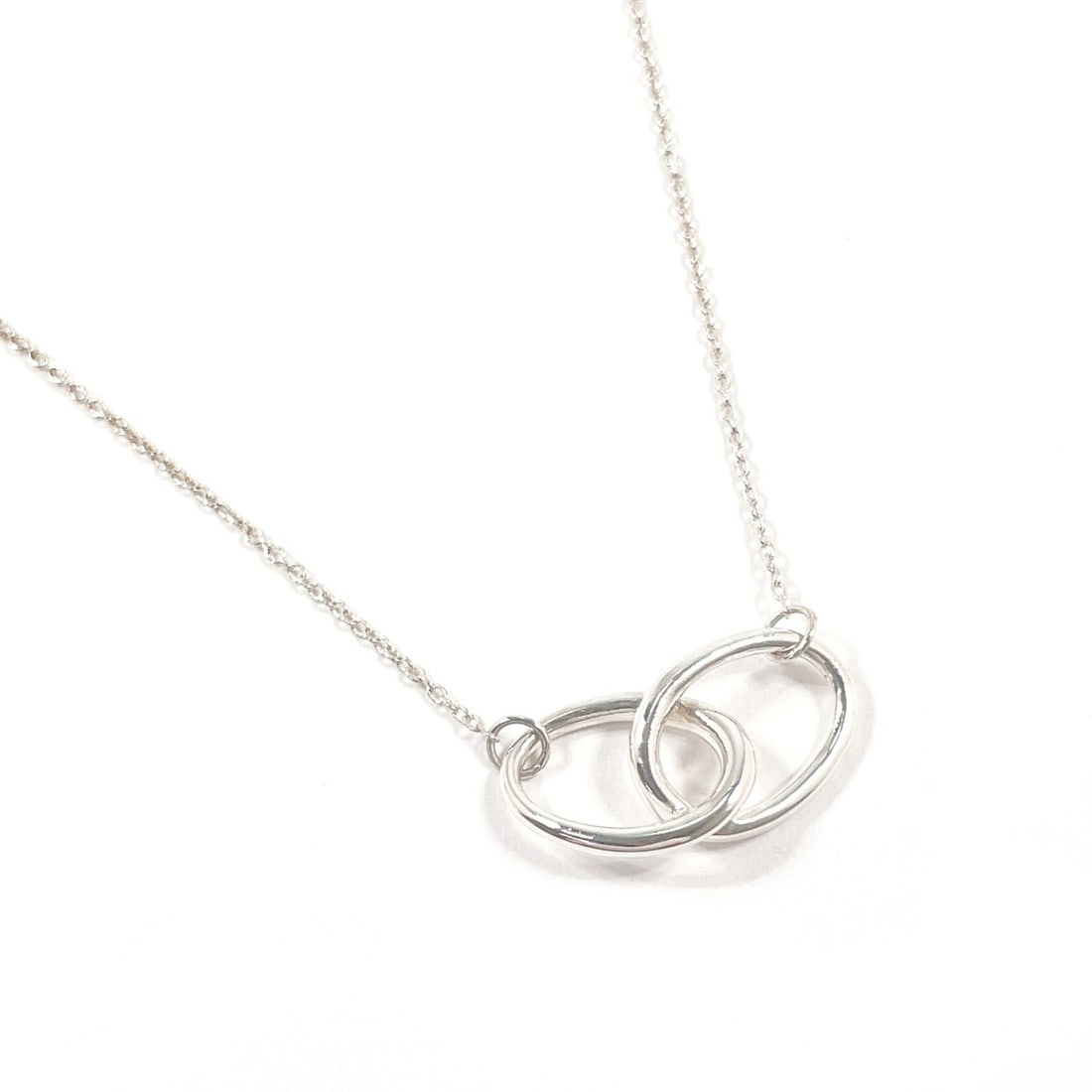 TIFFANY&Co. Tiffany Double Loop Elsa Peretti Necklace, Sterling Silver 925, Women's: --- Catalog ---Category: SizePendant Size: 10mm x 19mm / 0.39'' x 0.74''Neck Circumference: 42 cm / 16.53''Category: DesignColor: SilverGender: WomenMaterial: Silver 925Necklace Type: NecklaceCategory