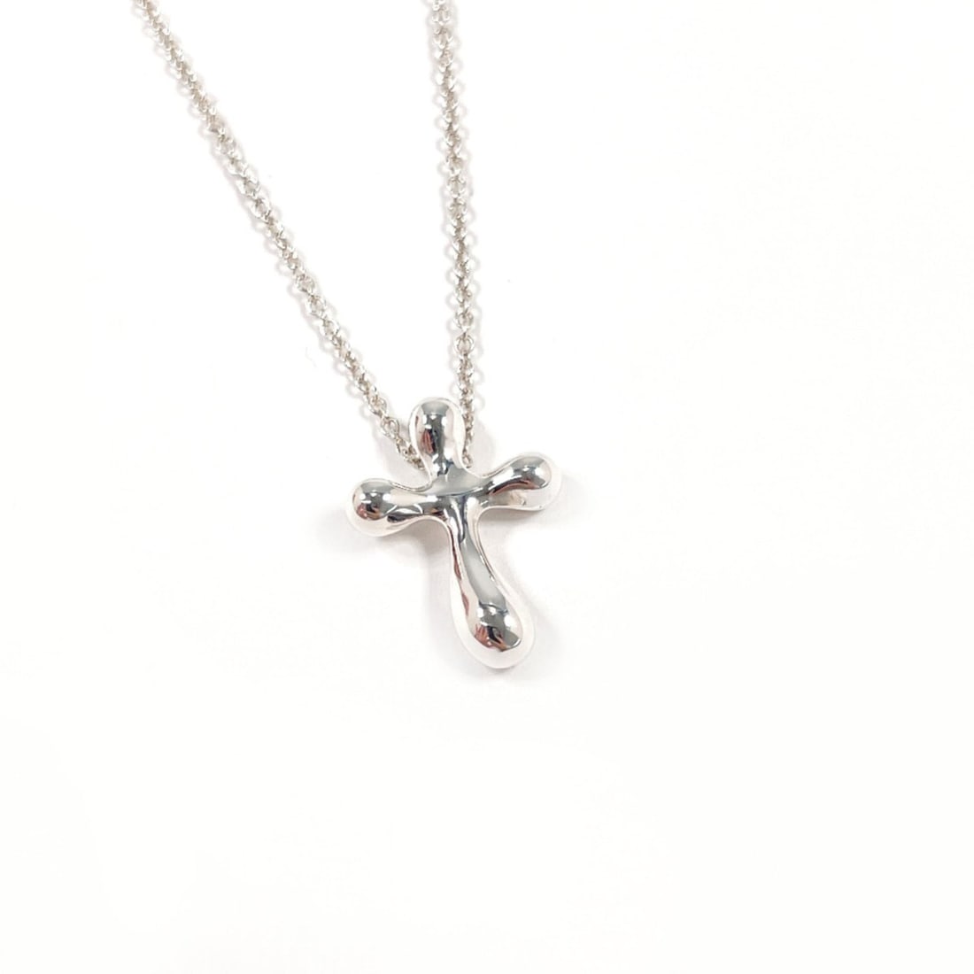 TIFFANY&Co. Tiffany Cross Mini Elsa Peretti Necklace, Sterling Silver 925, Silver, Women's: --- Catalog ---Category: SizePendant Size: 15.7mm x 11.7mm / 0.61'' x 0.46''Neck Circumference: 41.5 cm / 16.33''Category: DesignColor: SilverGender: WomenMaterial: Silver 925Necklace Type: NecklaceCa