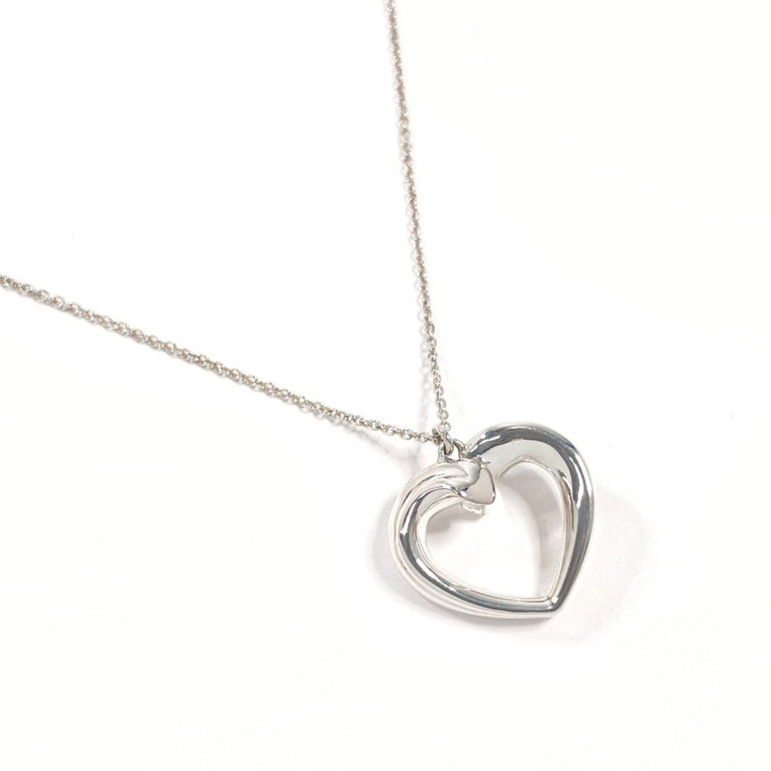 TIFFANY&Co. Tiffany New Tenderness Heart Paloma Picasso Necklace, Sterling Silver 925, Women's: --- Catalog ---Category: SizePendant Size: 16mm x 17mm / 0.62'' x 0.66''Neck Circumference: 41 cm / 16.14''Category: DesignColor: SilverGender: WomenMaterial: Silver 925Necklace Type: NecklaceCategory