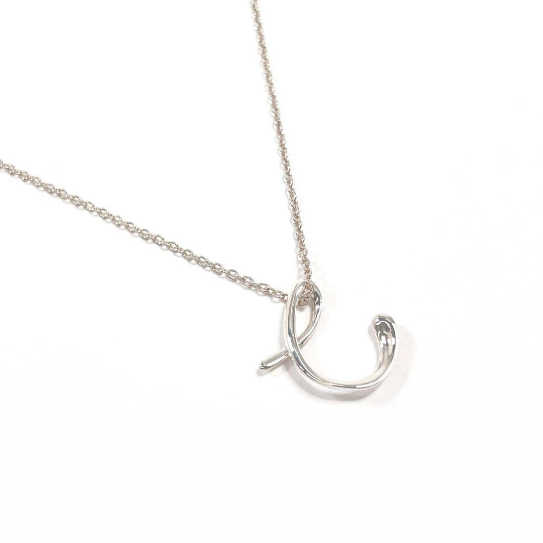 TIFFANY&Co. Tiffany Alphabet Letter C Elsa Peretti Necklace Sterling Silver Women's: --- Catalog ---Category: SizePendant Size: 14mm x 14mm / 0.55'' x 0.55''Neck Circumference: 40.5 cm / 15.94''Category: DesignColor: SilverGender: WomenMaterial: Sterling silverNecklace Type: NecklaceC