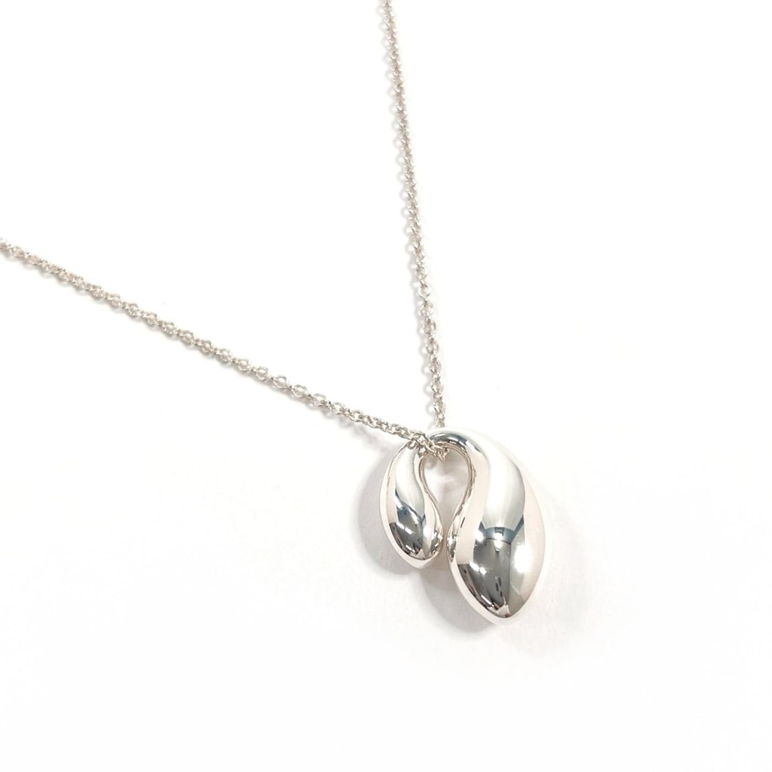TIFFANY&Co. Tiffany Double Teardrop Elsa Peretti Necklace, Sterling Silver 925, Women's: --- Catalog ---Category: SizePendant Size: 16mm x 12mm / 0.62'' x 0.47''Neck Circumference: 41 cm / 16.14''Category: DesignColor: SilverGender: WomenMaterial: Silver 925Necklace Type: NecklaceCategory