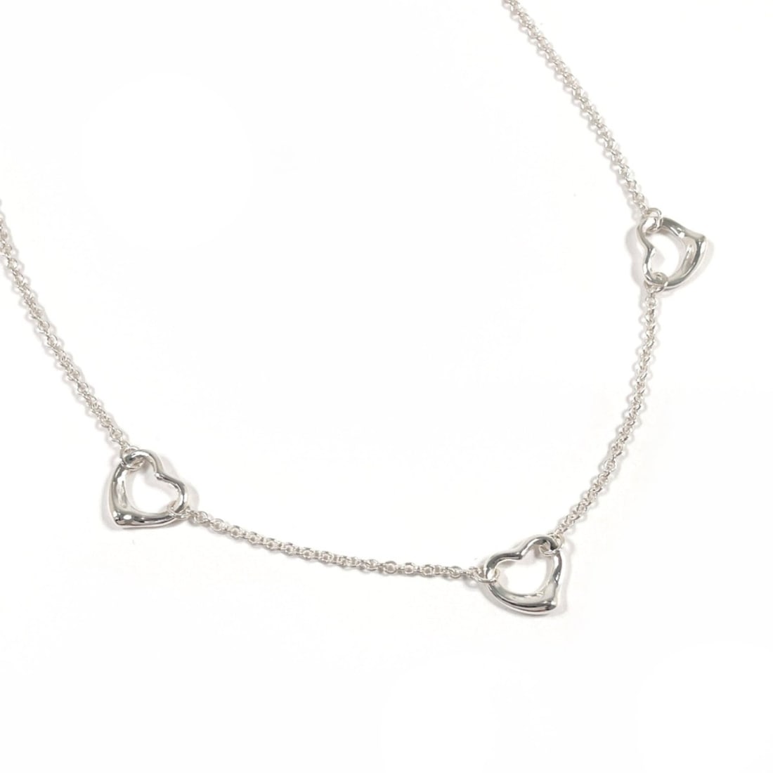 TIFFANY&Co. Tiffany Triple Open Heart 3P Elsa Peretti Necklace, Sterling Silver 925, Women's: --- Catalog ---Category: SizePendant Size: 9mm x 10.2mm / 0.35'' x 0.4''Neck Circumference: 41 cm / 16.14''Category: DesignColor: SilverGender: WomenMaterial: Silver 925Necklace Type: NecklaceCategory