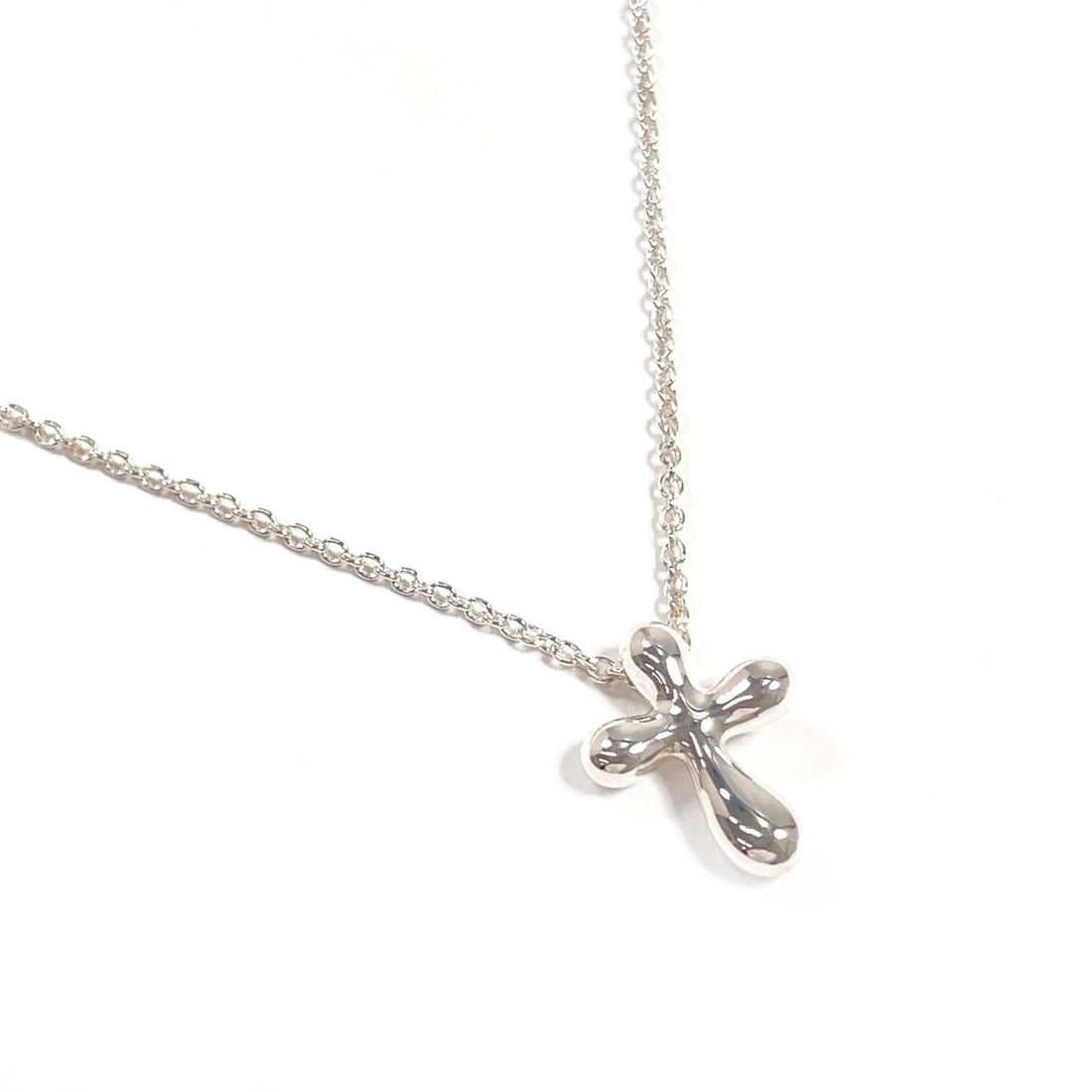 TIFFANY&Co. Tiffany Cross Mini Elsa Peretti Necklace, Sterling Silver 925, Silver, Women's: --- Catalog ---Category: SizePendant Size: 12mm x 9.5mm / 0.47'' x 0.37''Neck Circumference: 40.5 cm / 15.94''Category: DesignColor: SilverGender: WomenMaterial: Silver 925Necklace Type: NecklaceCateg