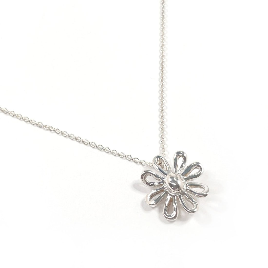 TIFFANY&Co. Tiffany Daisy Paloma Picasso Necklace, Sterling Silver 925, Silver, Women's: --- Catalog ---Category: SizePendant Size: 14.5mm x 13.5mm / 0.57'' x 0.53''Neck Circumference: 41 cm / 16.14''Category: DesignColor: SilverGender: WomenMaterial: Silver 925Necklace Type: NecklaceCate