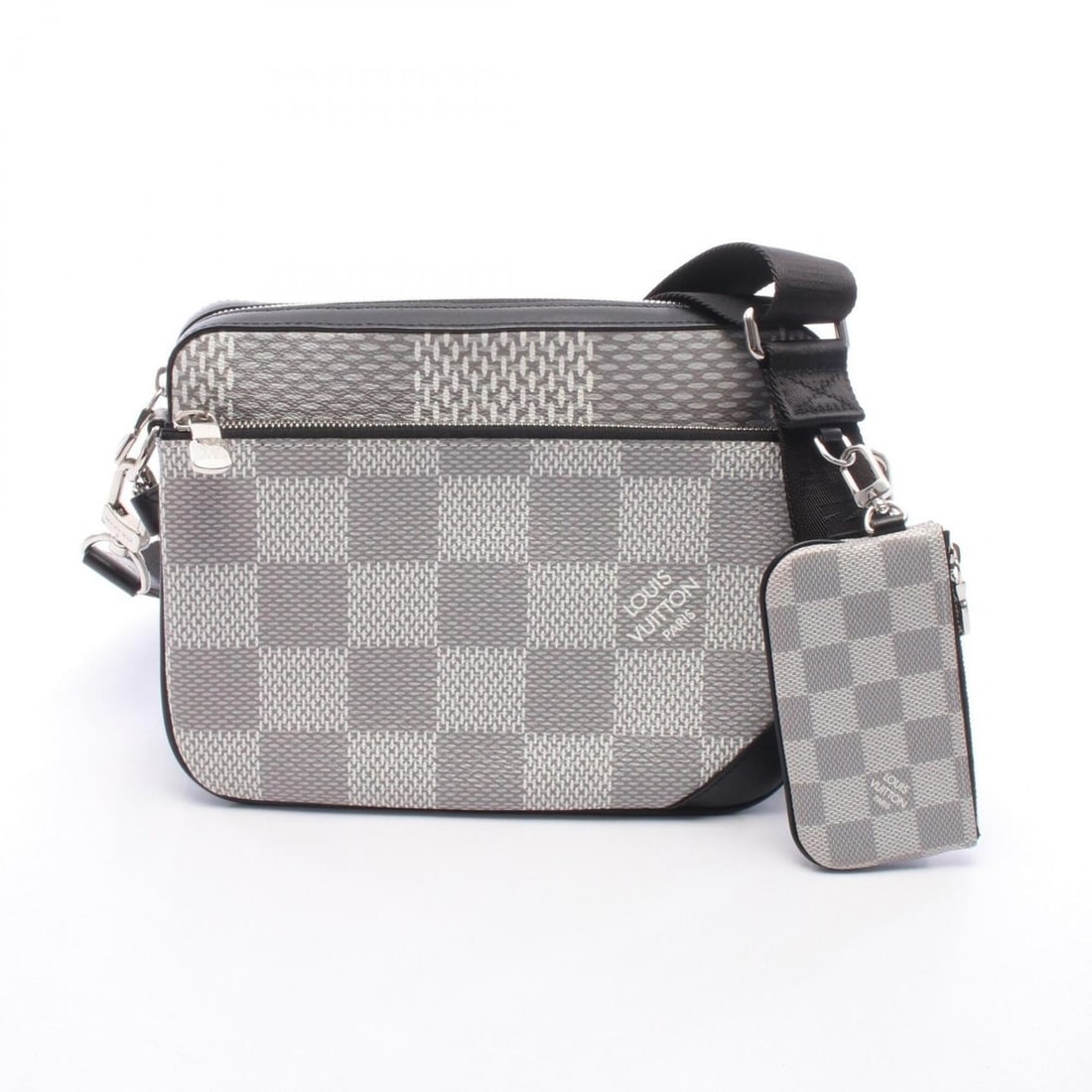 Louis Vuitton Trio Messenger Shoulder Bag/Handbag, Coated Canvas and Leather, Damier Graphite,: --- Catalog ---Category: SizeSize (HxWxD): 18cm x 25cm x 4.5cm / 7.08'' x 9.84'' x 1.77''Category: DesignType: Handbag, Shoulder bagColor: Gray, WhiteGender: MenMaterial: Coated canvas , Leather Categ