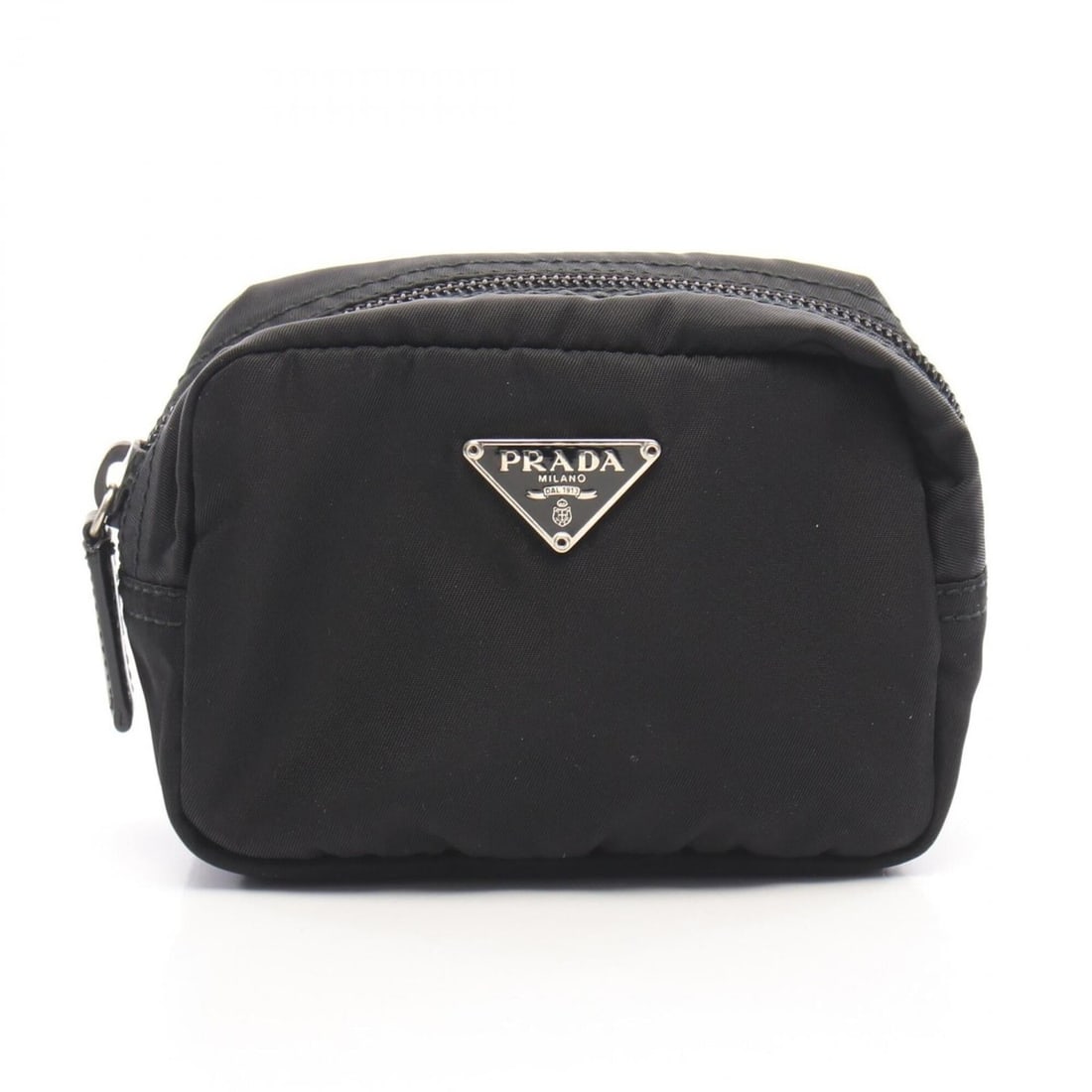 Prada handbag/pouch, nylon, women's, black.: --- Catalog ---Category: SizeSize (HxWxD): 8.5cm x 12cm / 3.34'' x 4.72''Category: DesignType: Handbag, PouchColor: BlackGender: WomenMaterial: Nylon Category: GeneralBrand: Prada--- Item List ---Sect