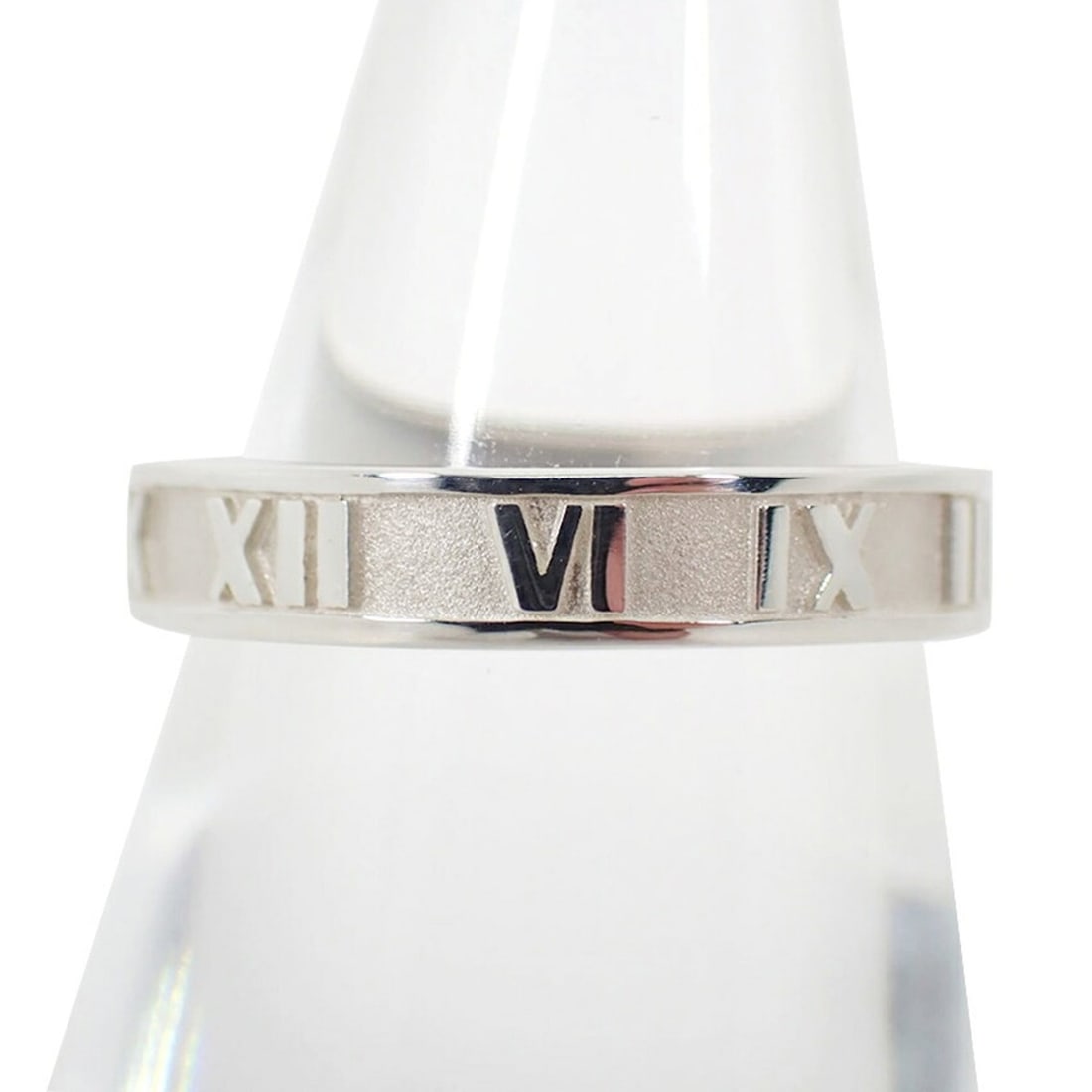 TIFFANY & Co. 925 Atlas Ring, Size 13: --- Catalog ---Category: SizeUS Size: 6.5Brand Size: 53Category: DesignType: Band ringGender: WomenMaterial: Sterling silver 925Category: GeneralBrand: Tiffany--- Item List ---Section: ConditionRankin