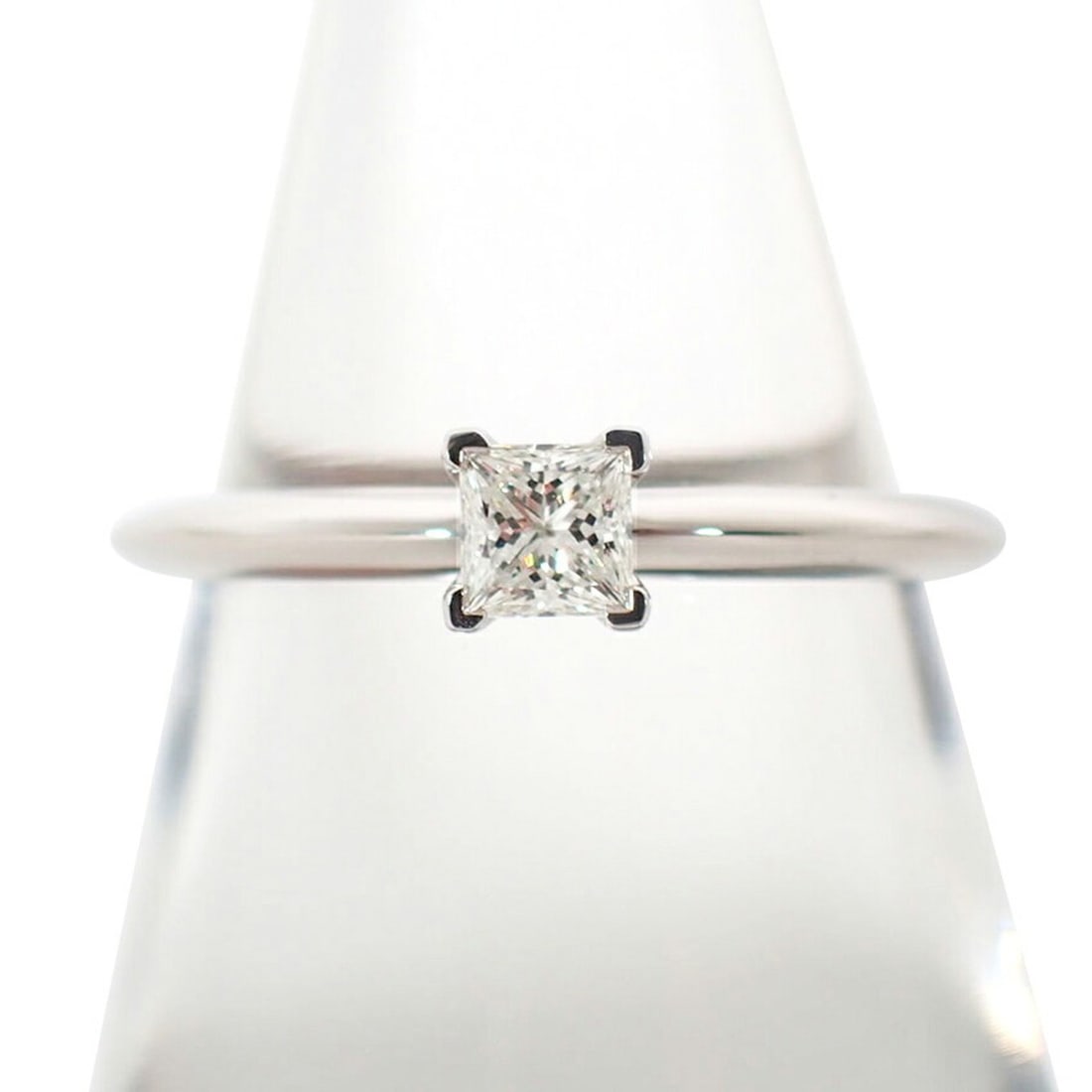 TIFFANY & Co. PT950 Diamond Ring, Size 10: --- Catalog ---Category: SizeUS Size: 5.5Brand Size: 50Category: DesignType: Band ringStone: DiamondGender: WomenMaterial: Platinum 950Category: GeneralBrand: Tiffany--- Item List ---Section: Conditio