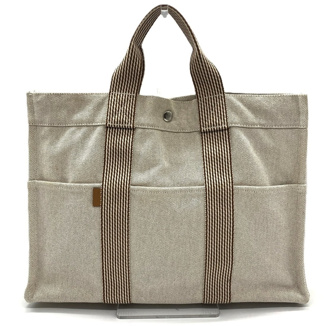 Hermes New Fourre-Tout MM Tote Bag, A4 size compatible, Canvas, Beige x Brown.: --- Catalog ---Category: SizeSize (HxWxD): 30cm x 42cm x 10cm / 11.81'' x 16.53'' x 3.93''Handle Length: 10cm / 3.93''Category: DesignType: Tote bagColor: Beige, BrownGender: WomenMaterial: Canvas Cat